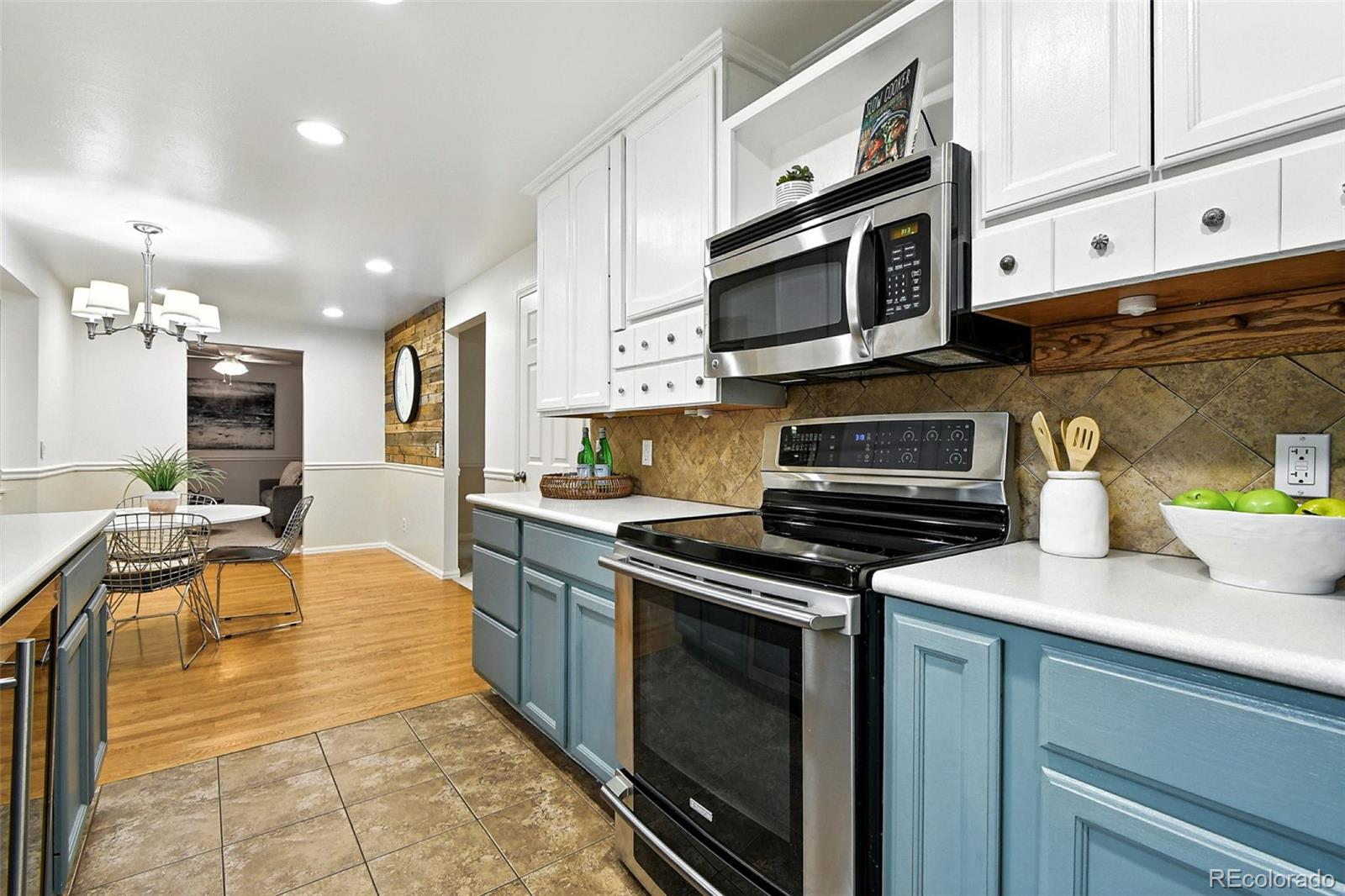 6419 W Roxbury Drive