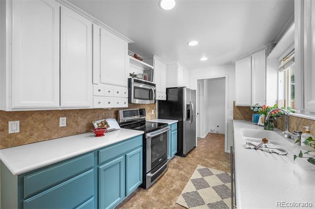 6419 W Roxbury Drive