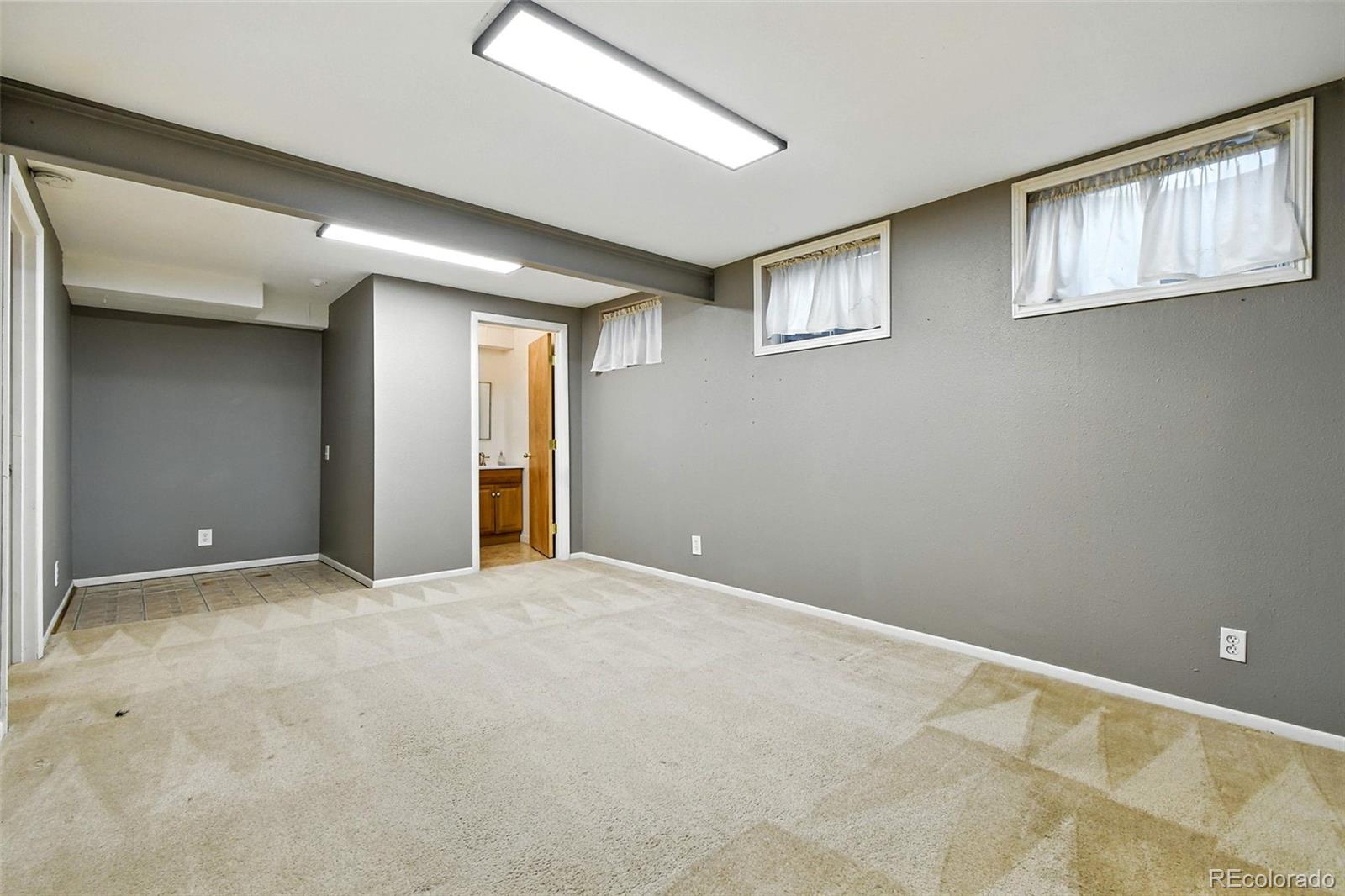 6419 W Roxbury Drive