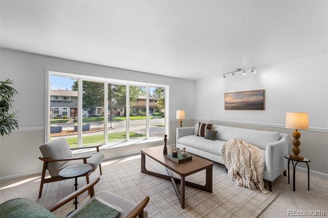 6419 W Roxbury Drive