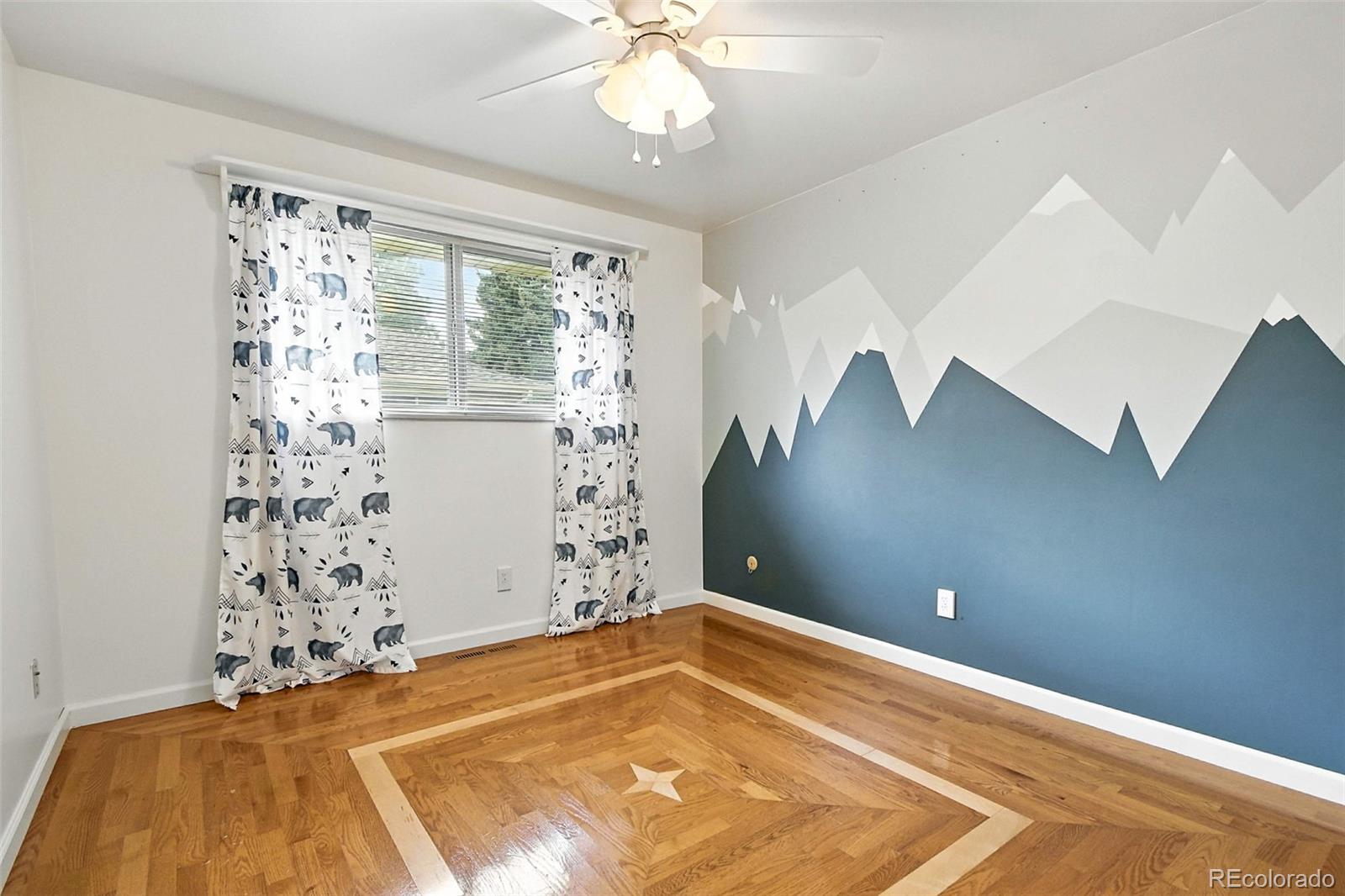 6419 W Roxbury Drive