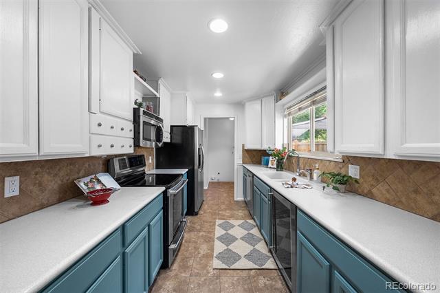 6419 W Roxbury Drive