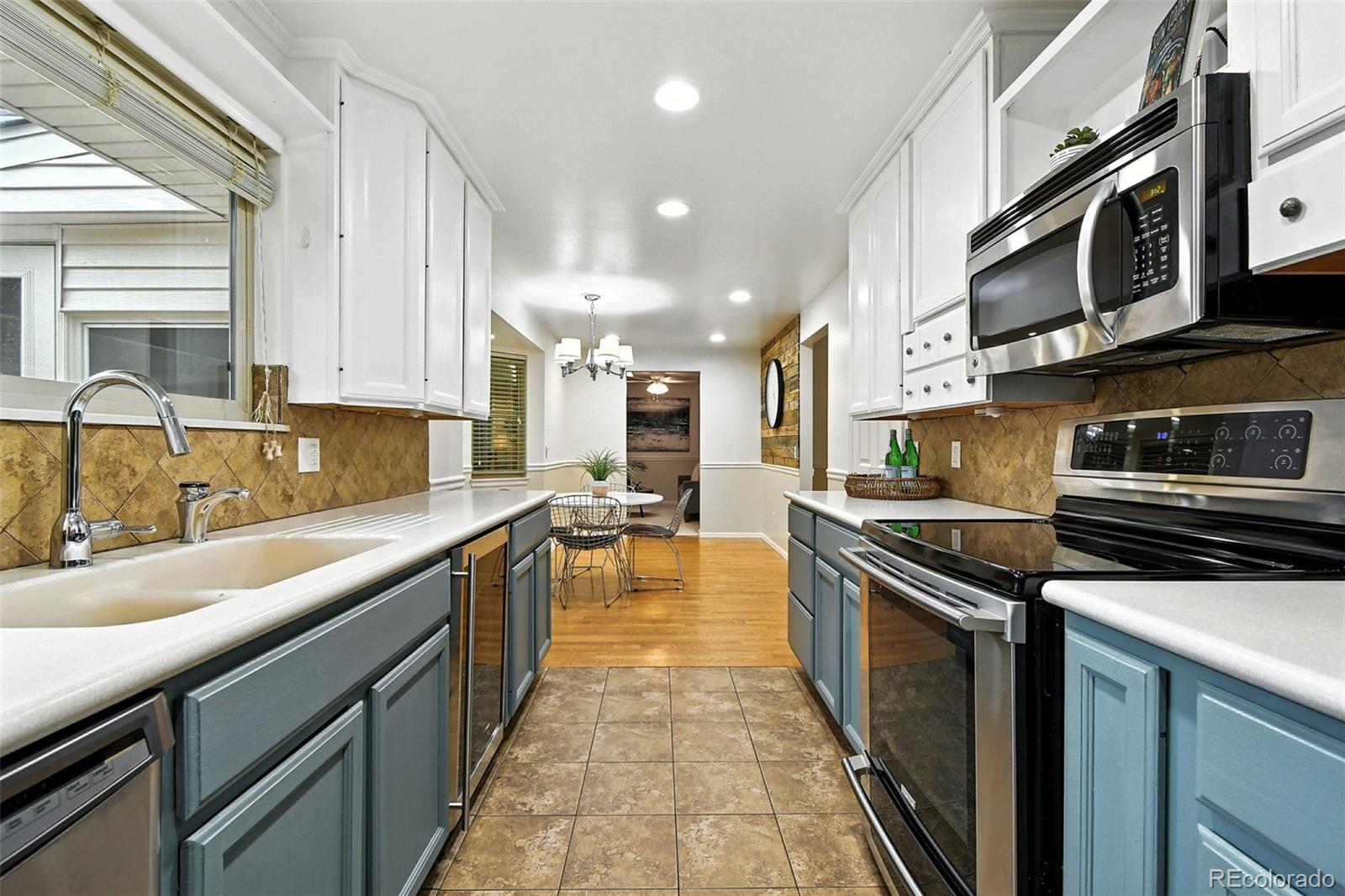 6419 W Roxbury Drive