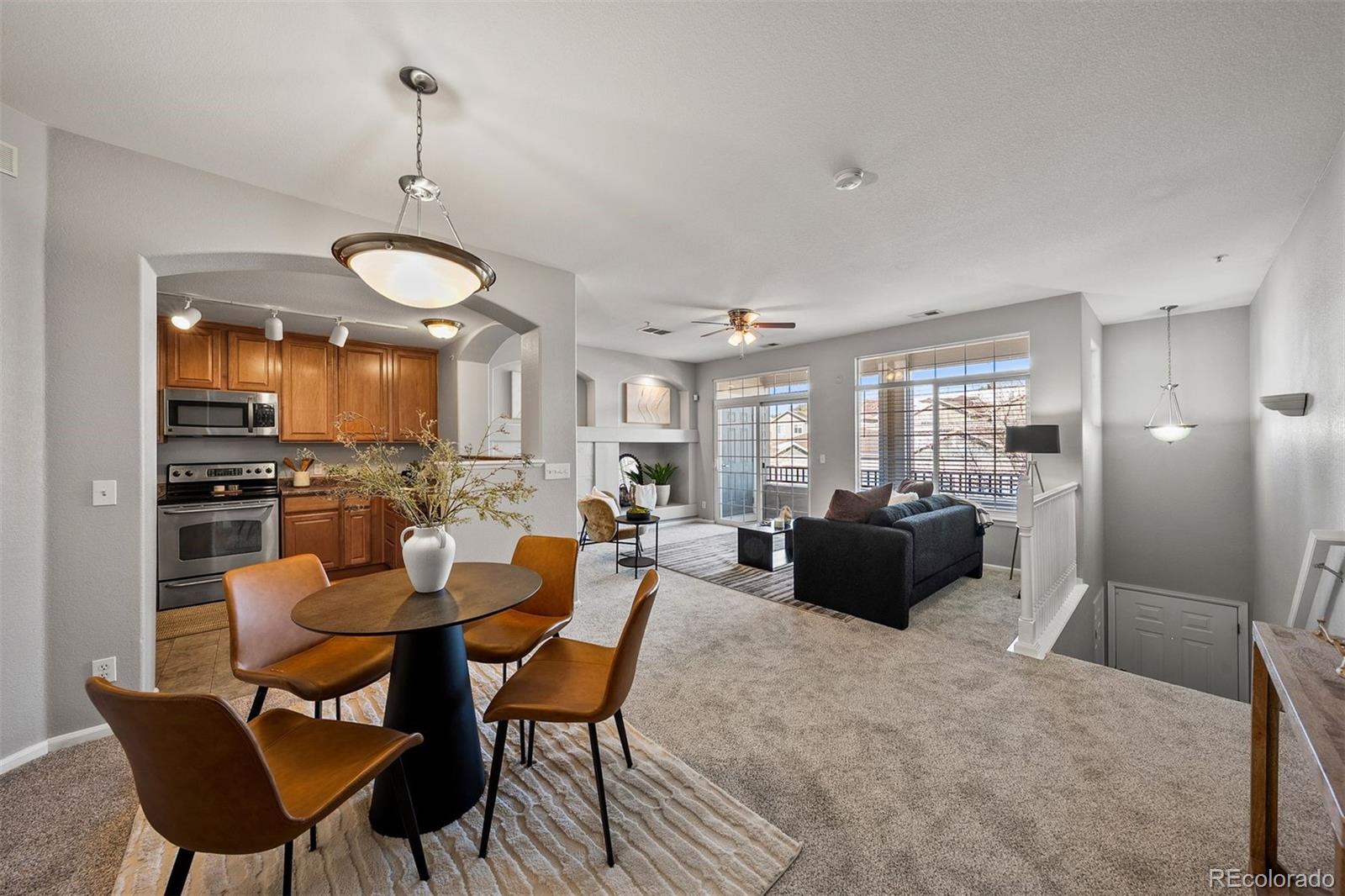 431 Black Feather Loop Unit: 813