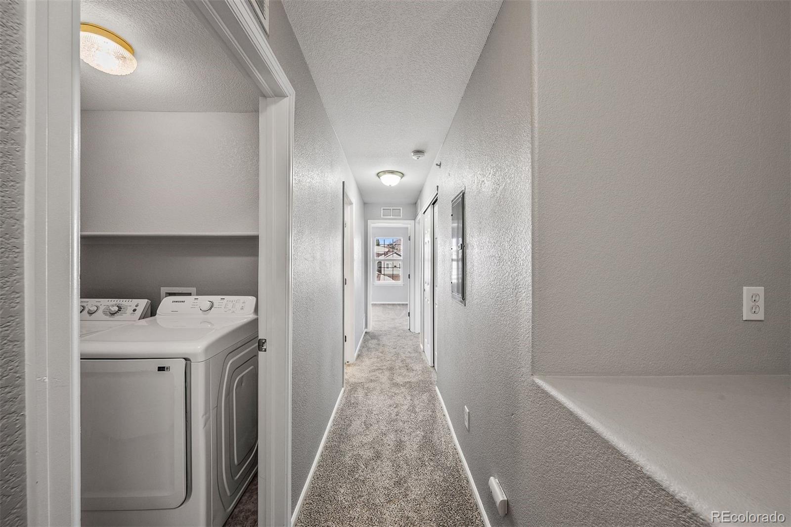 431 Black Feather Loop Unit: 813