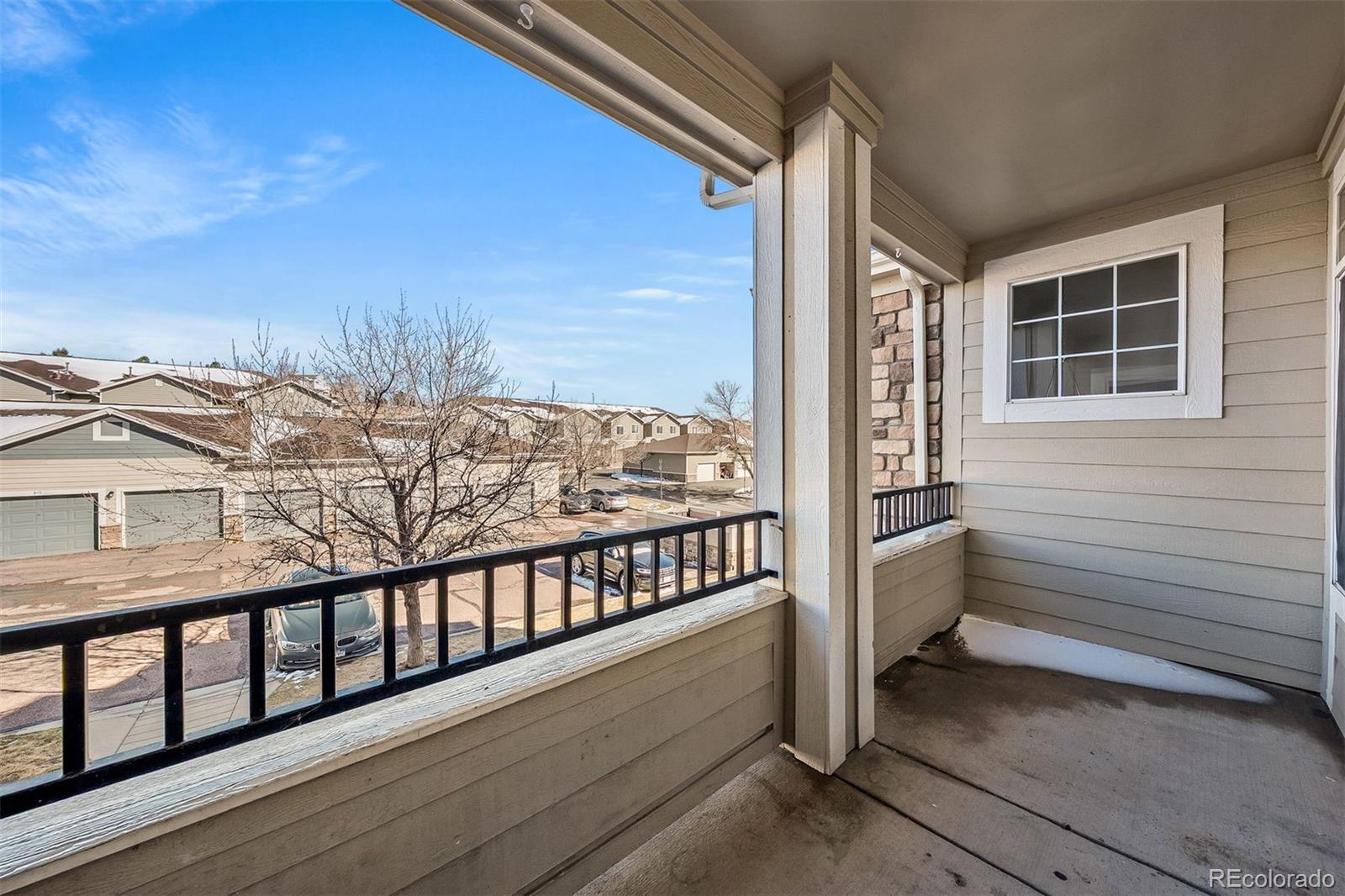 431 Black Feather Loop Unit: 813