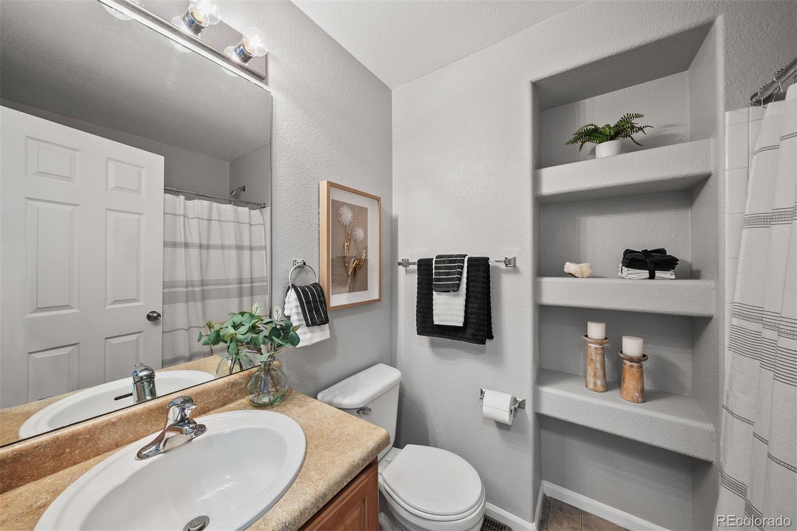 431 Black Feather Loop Unit: 813