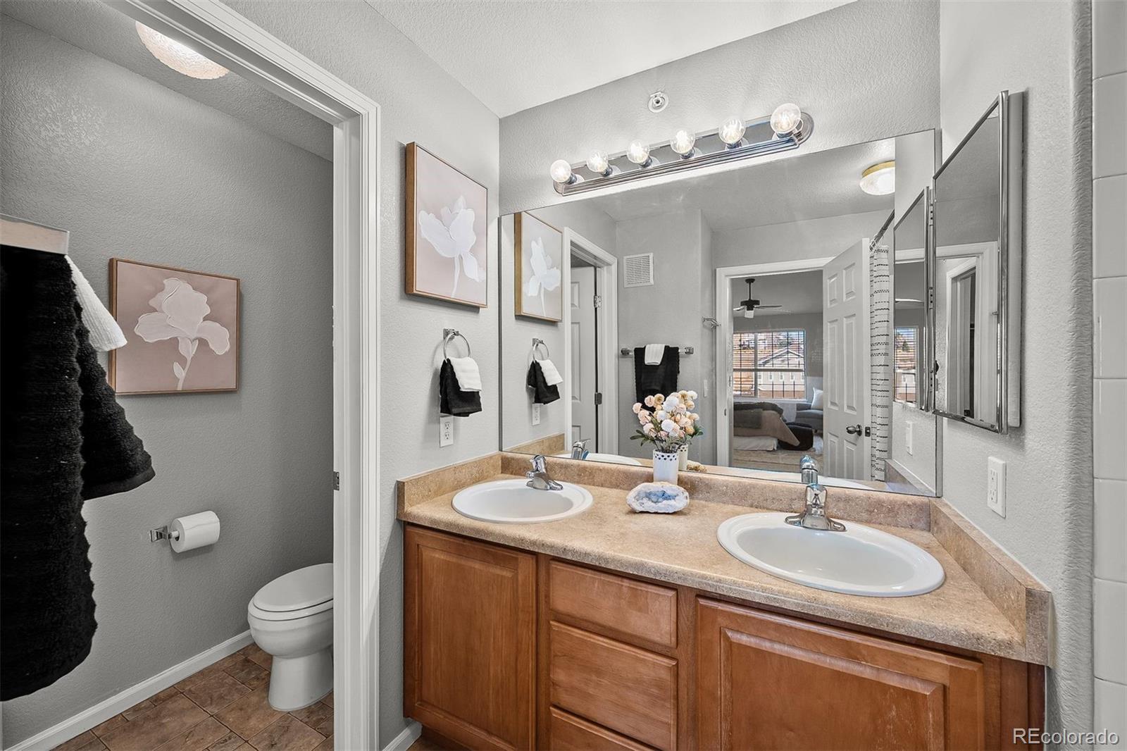 431 Black Feather Loop Unit: 813