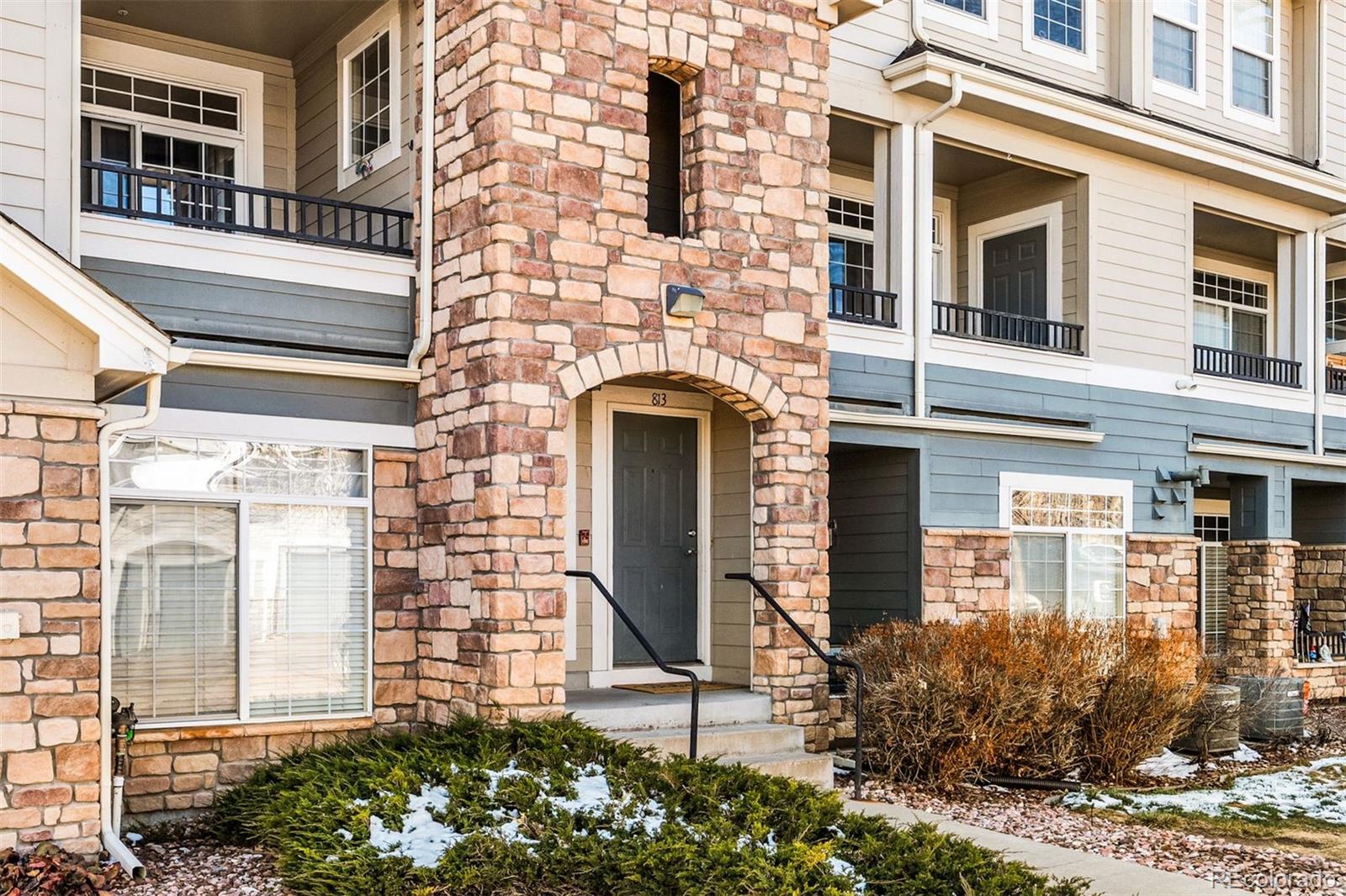 431 Black Feather Loop Unit: 813