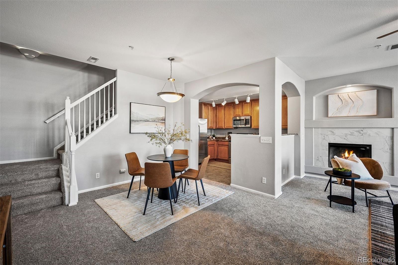 431 Black Feather Loop Unit: 813