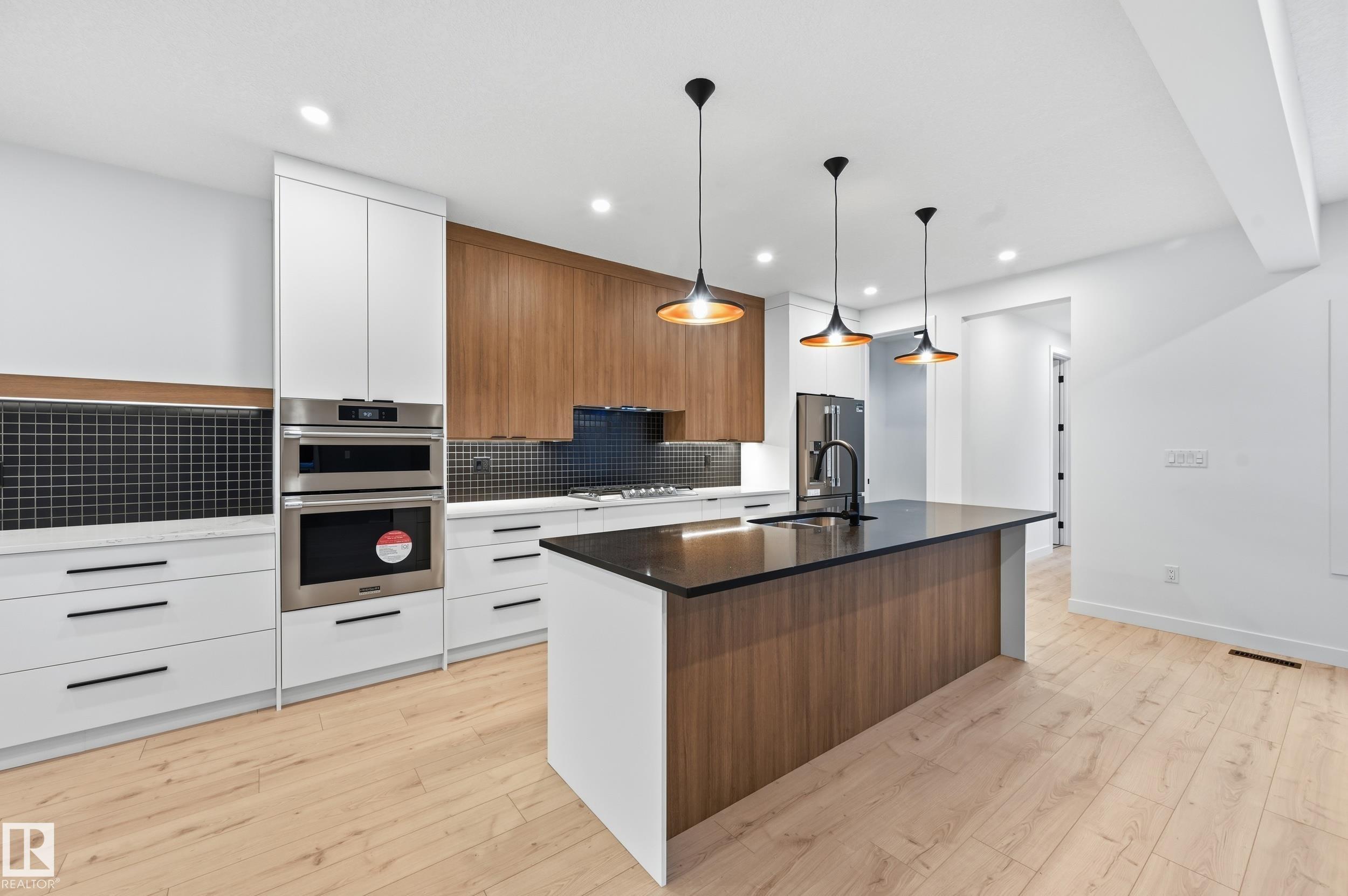 11121 51 ST NW