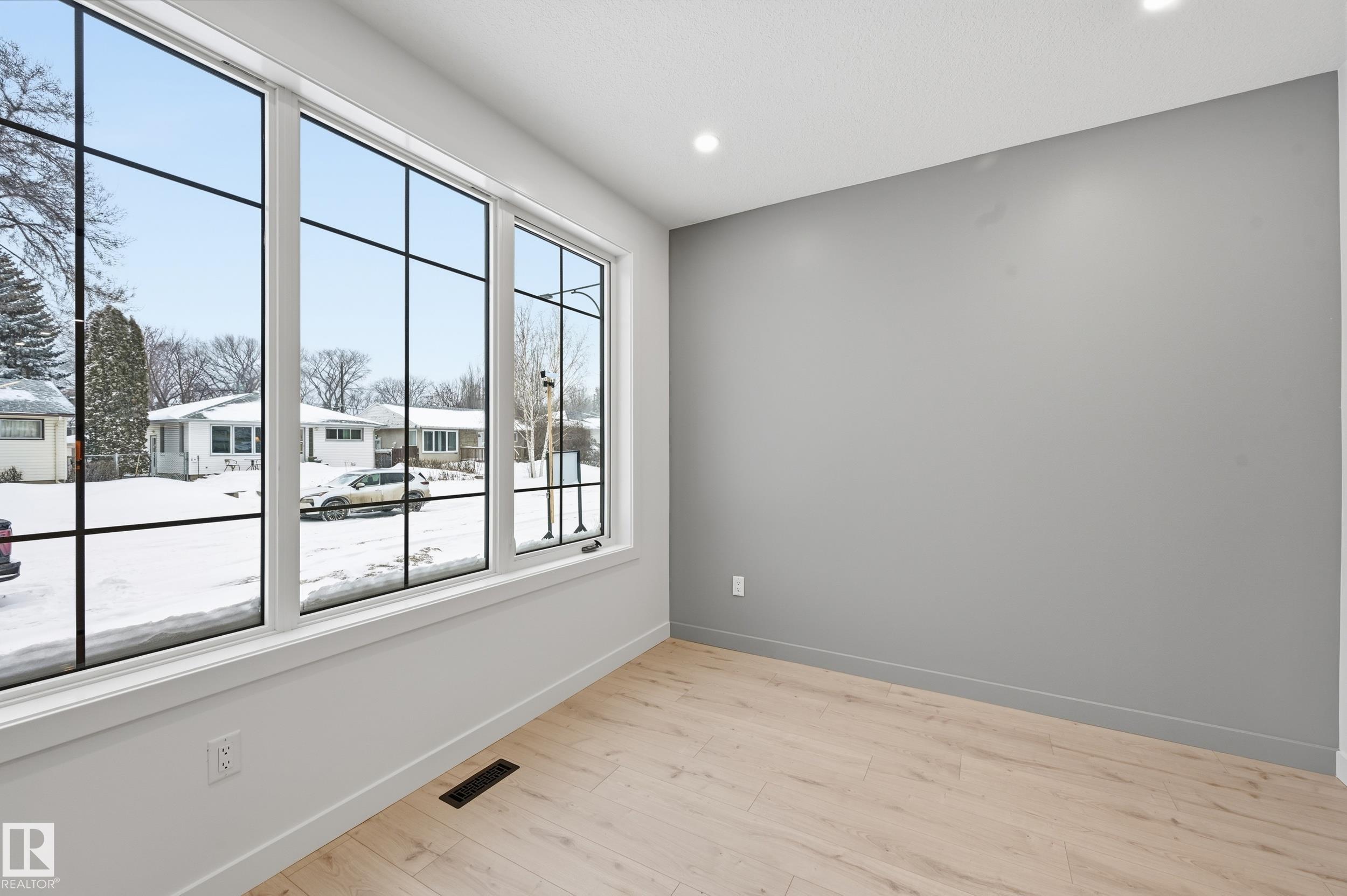 11121 51 ST NW