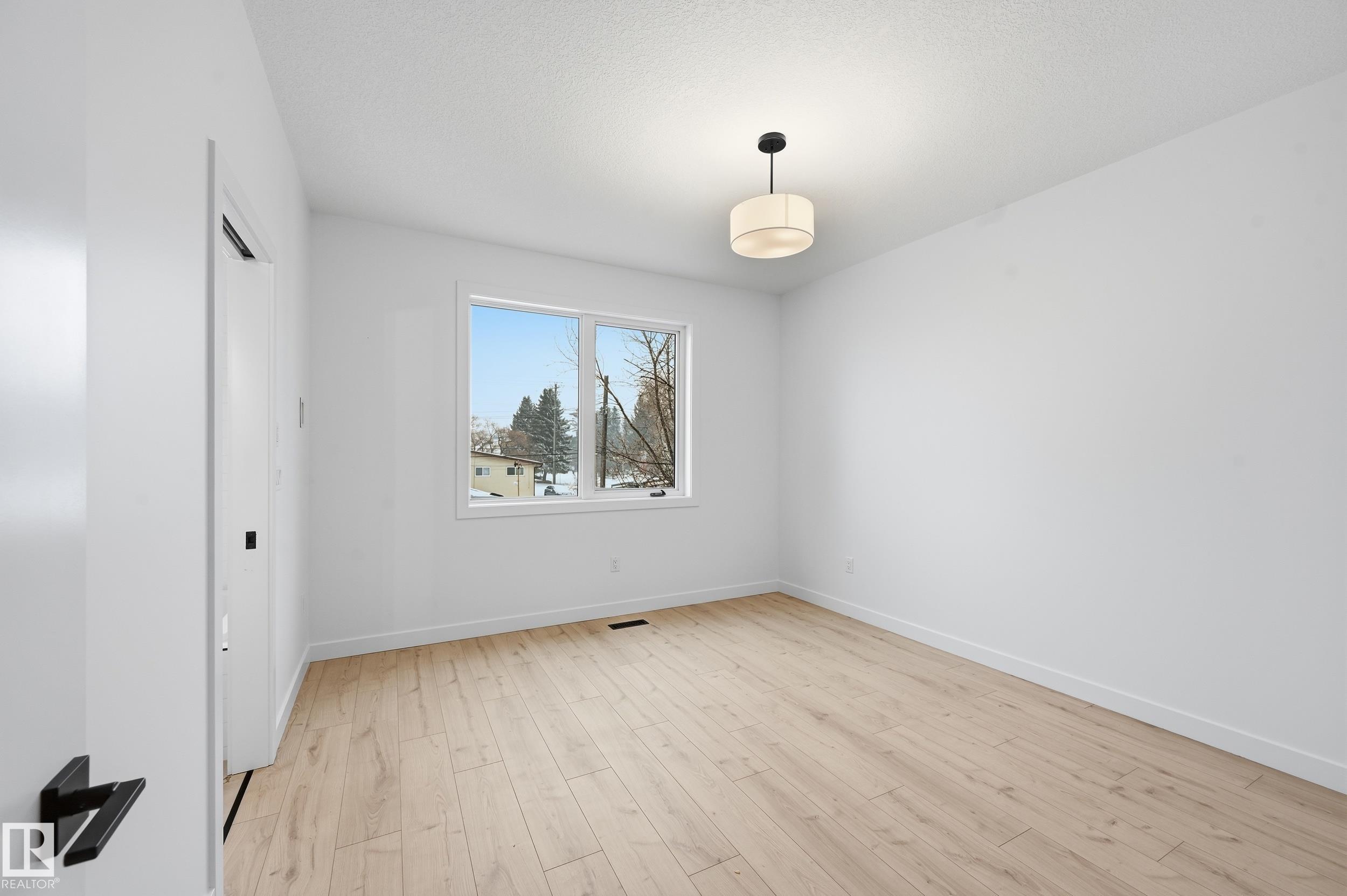 11121 51 ST NW