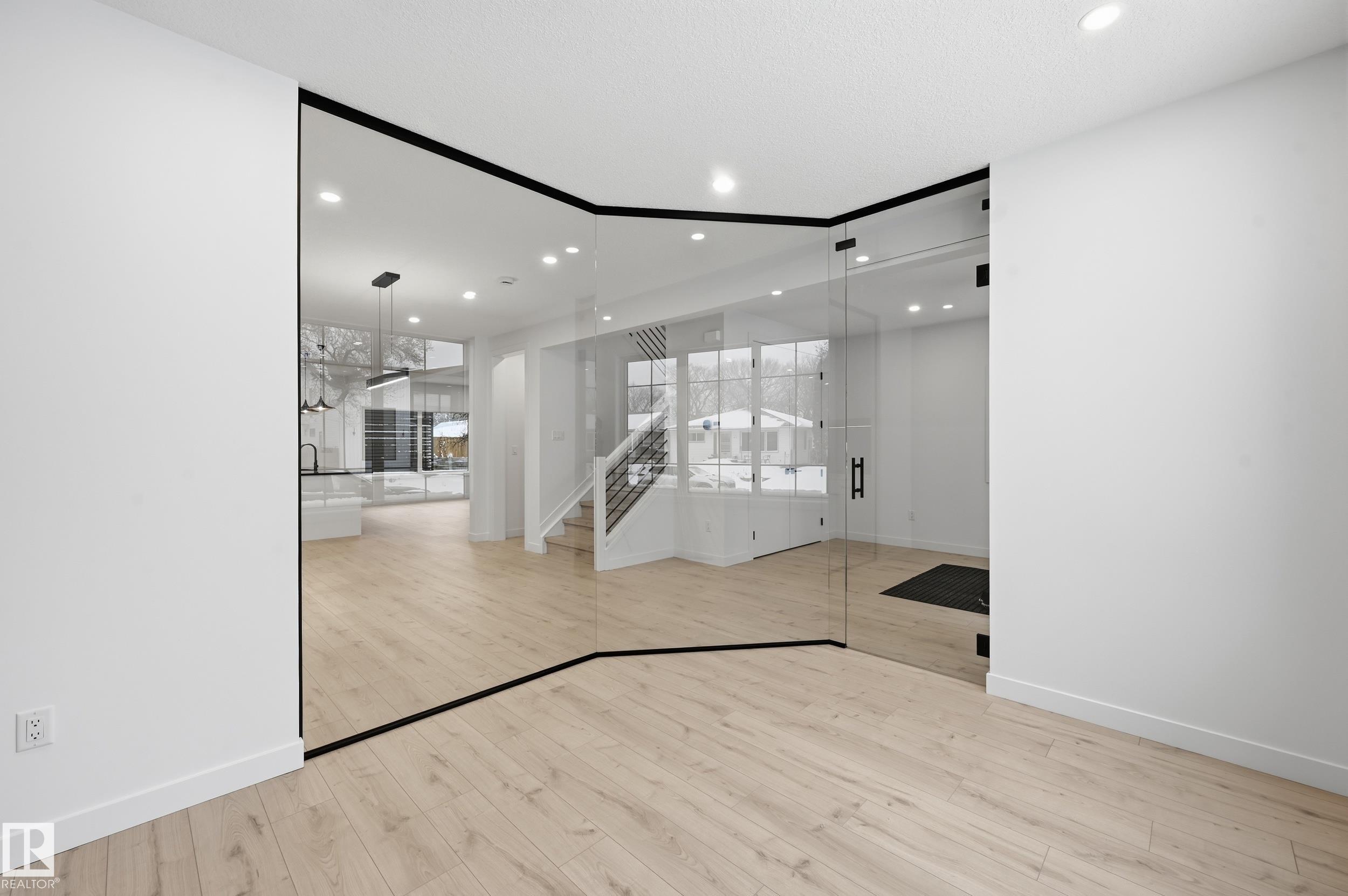 11121 51 ST NW