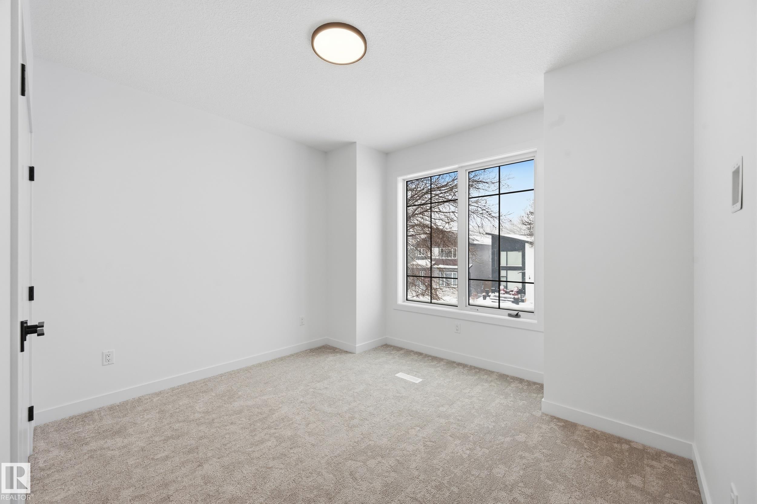 11121 51 ST NW