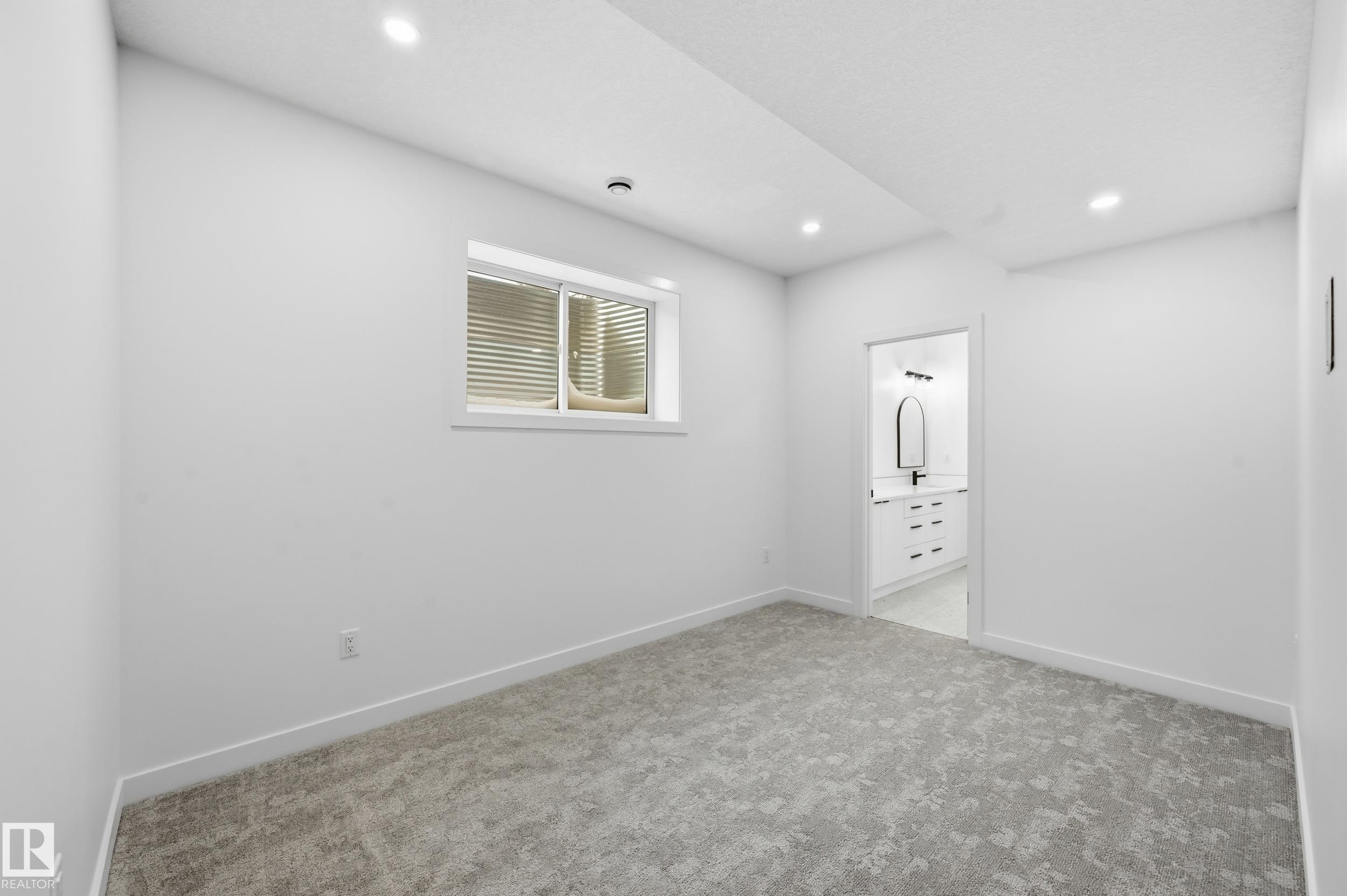 11121 51 ST NW