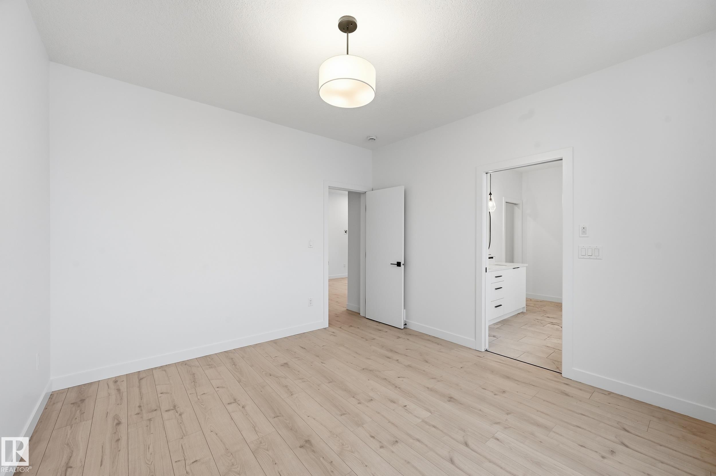 11121 51 ST NW