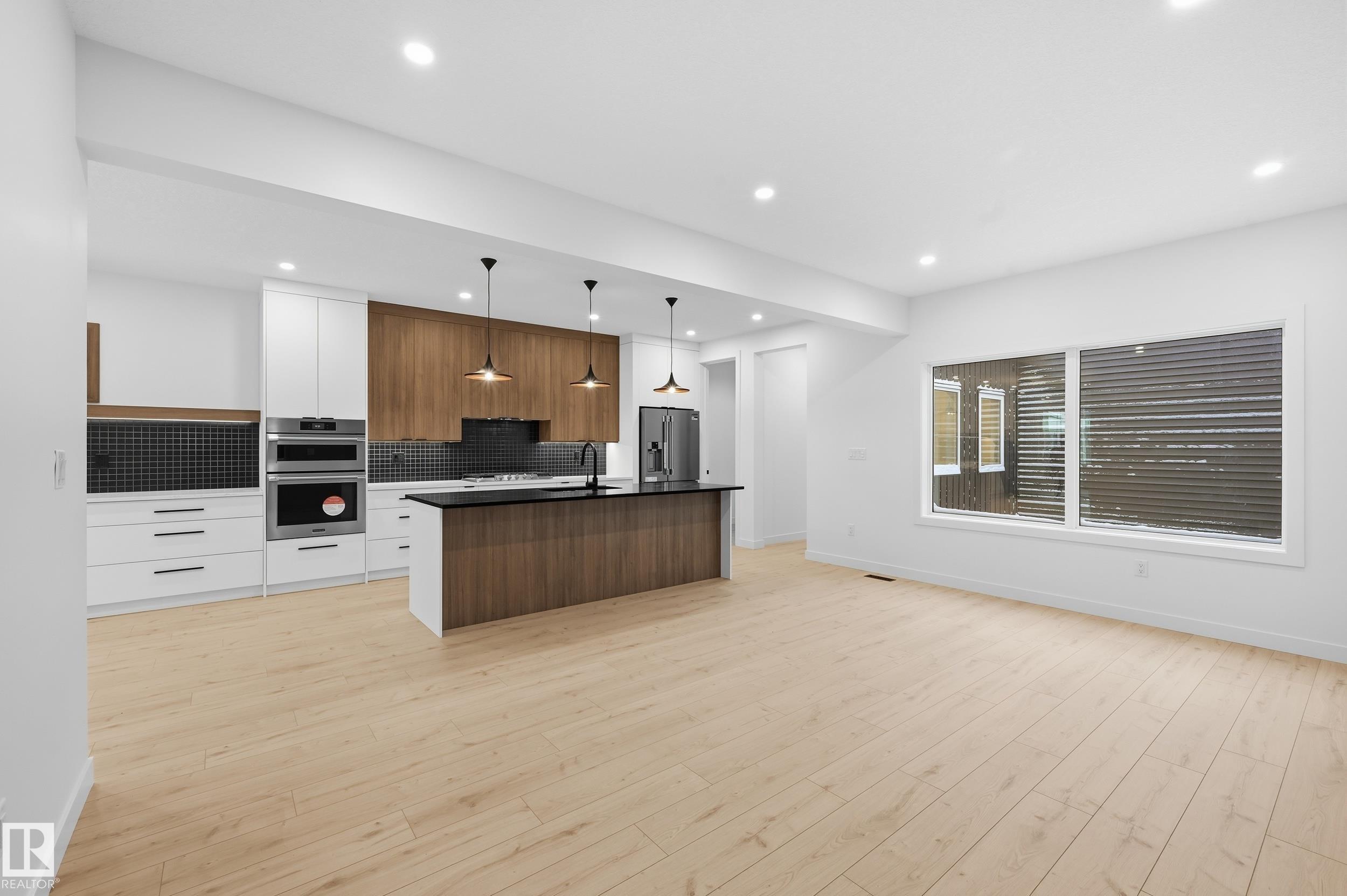 11121 51 ST NW