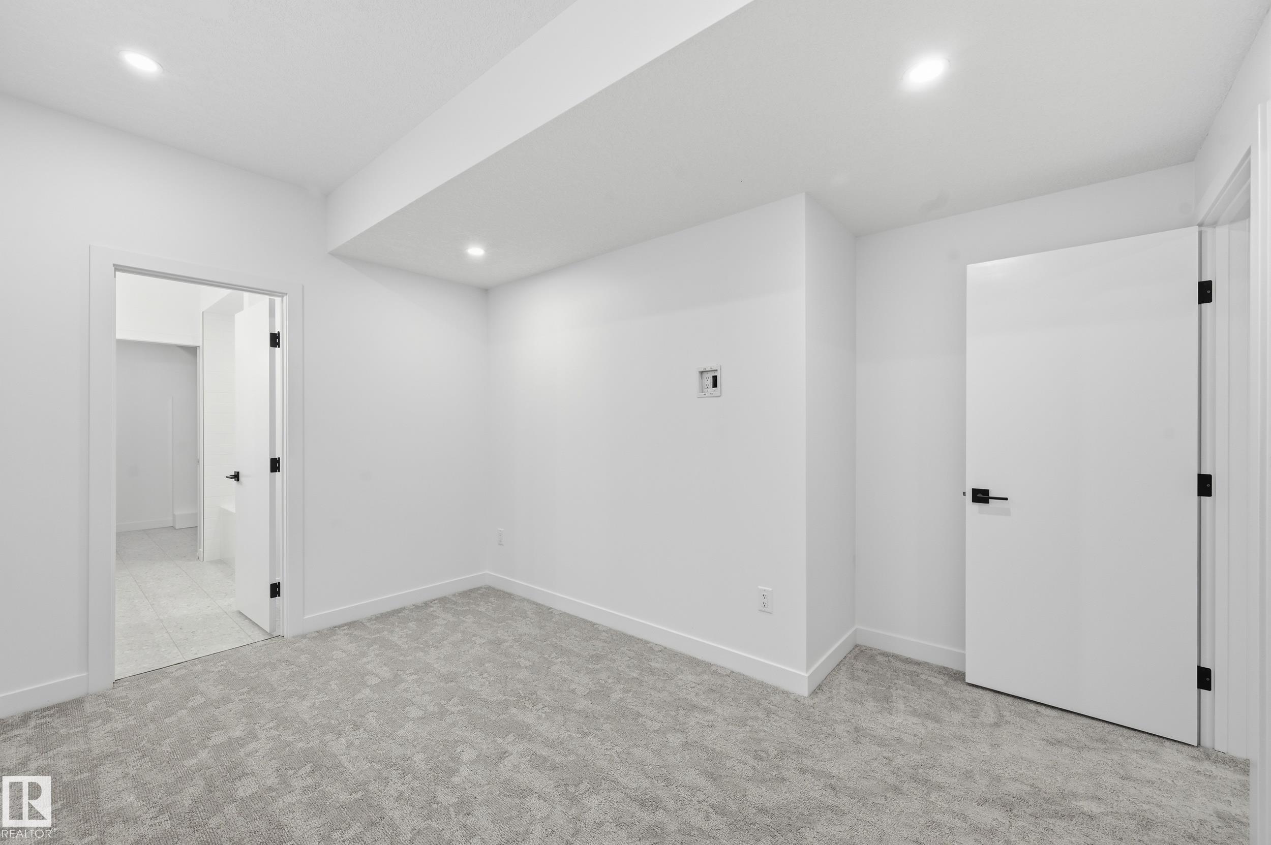 11121 51 ST NW