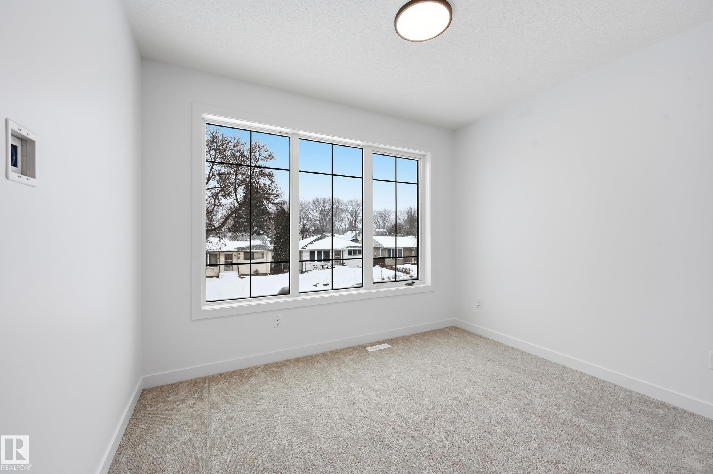 11121 51 ST NW