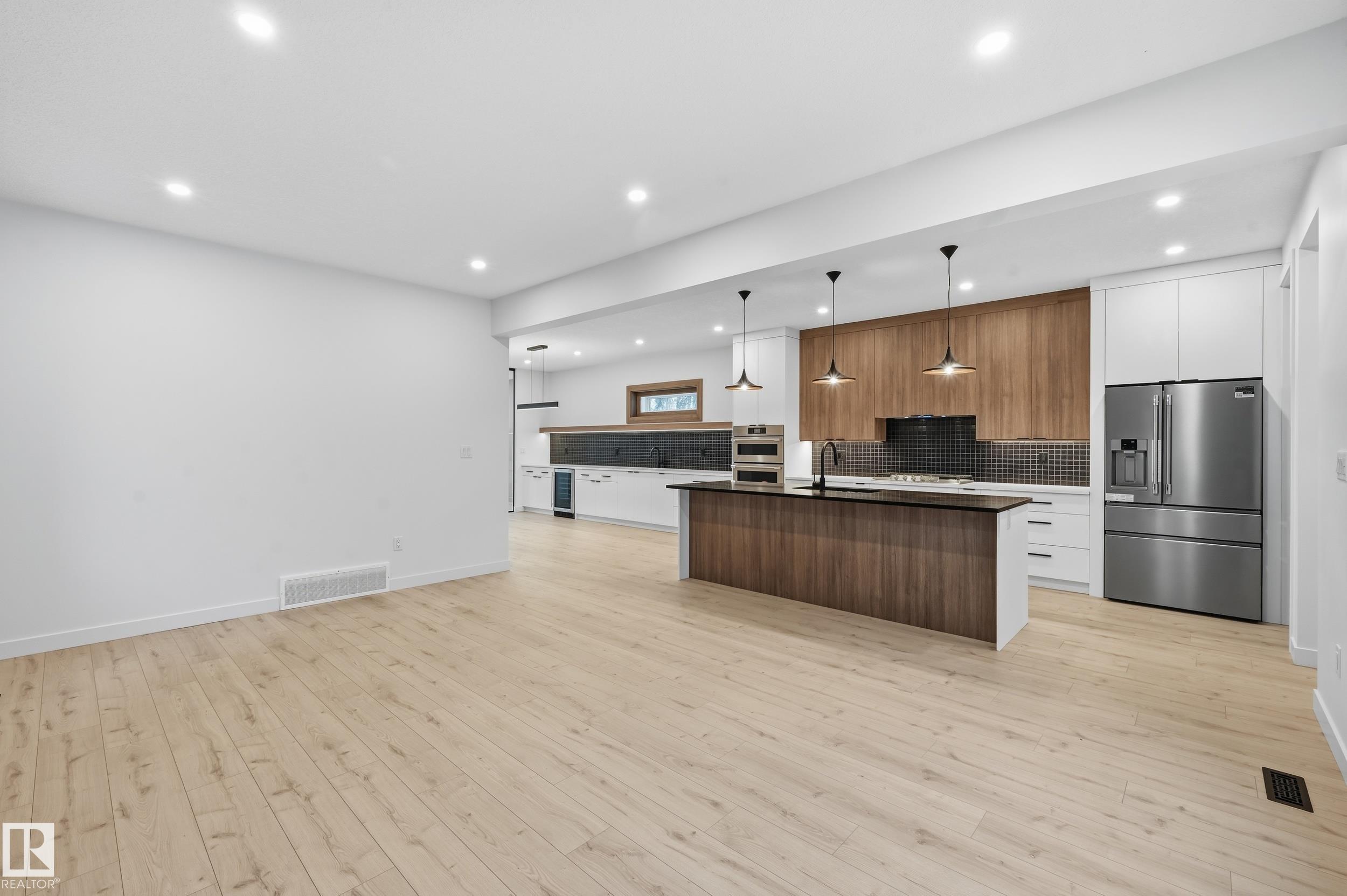 11121 51 ST NW