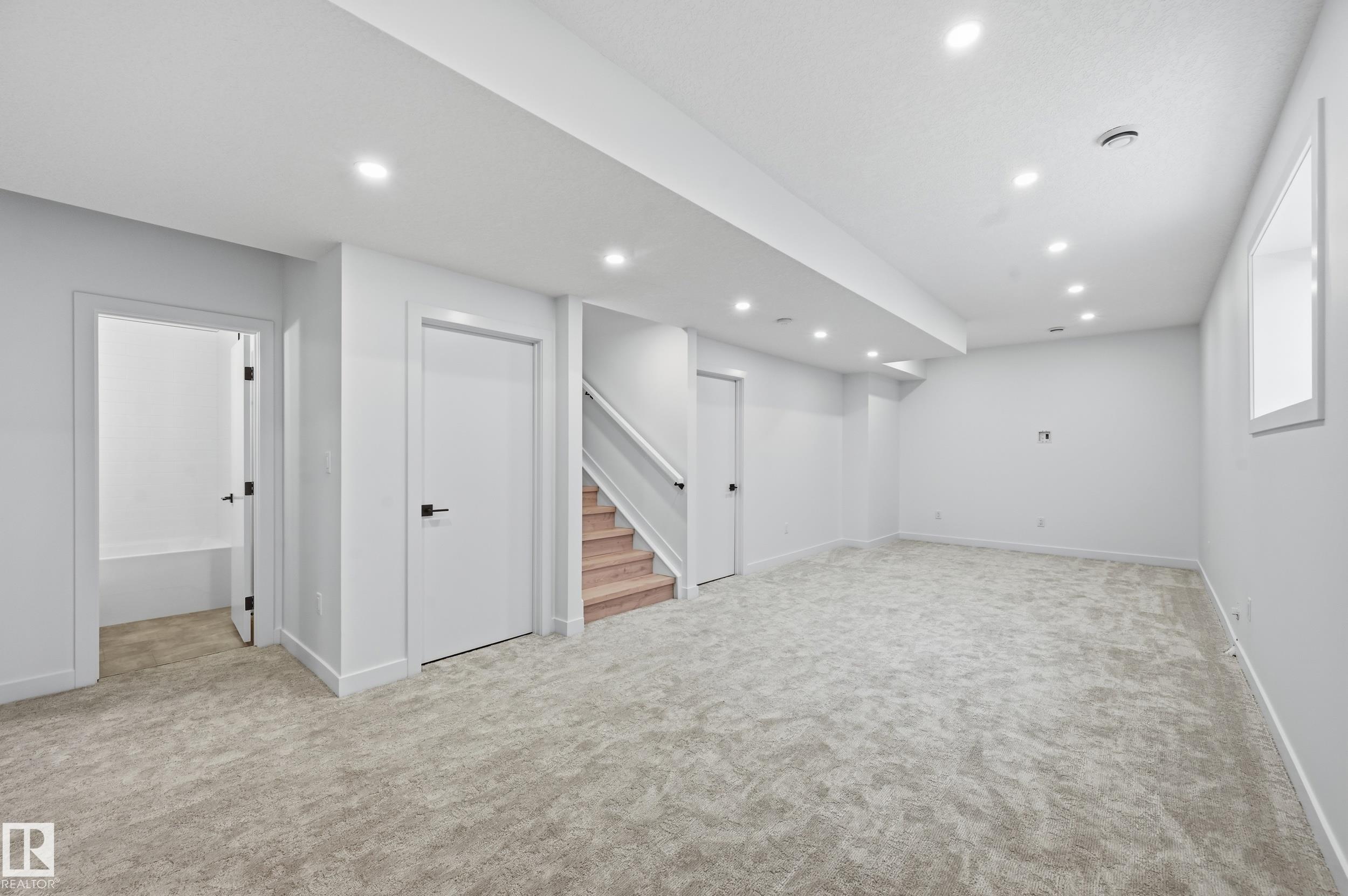 11121 51 ST NW