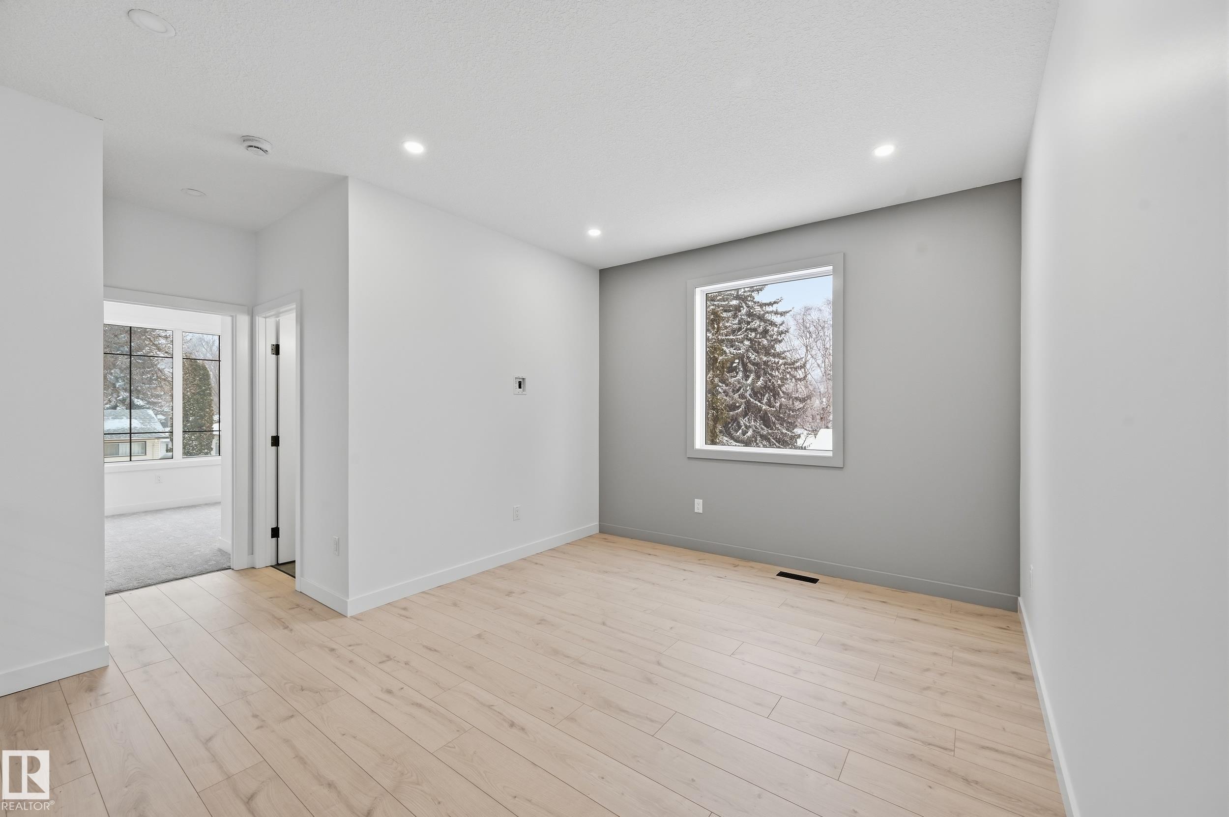 11121 51 ST NW