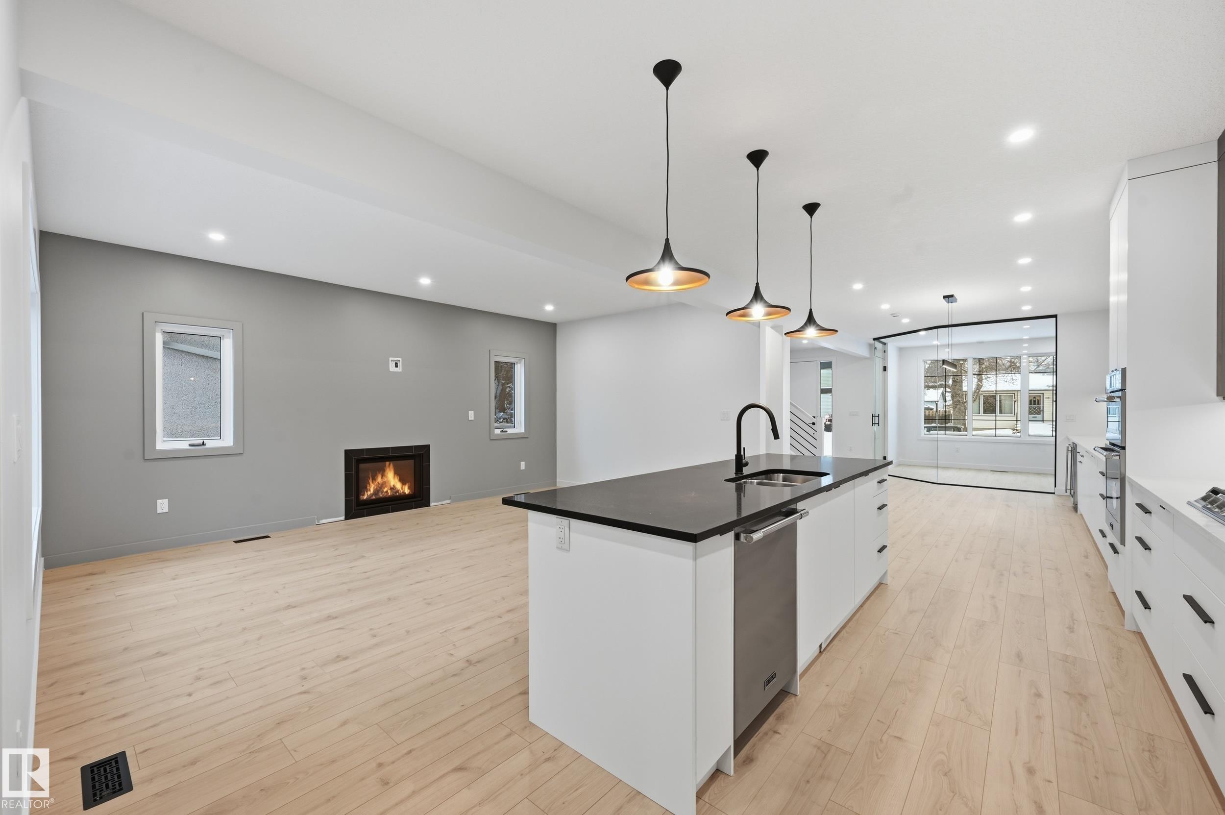 11121 51 ST NW
