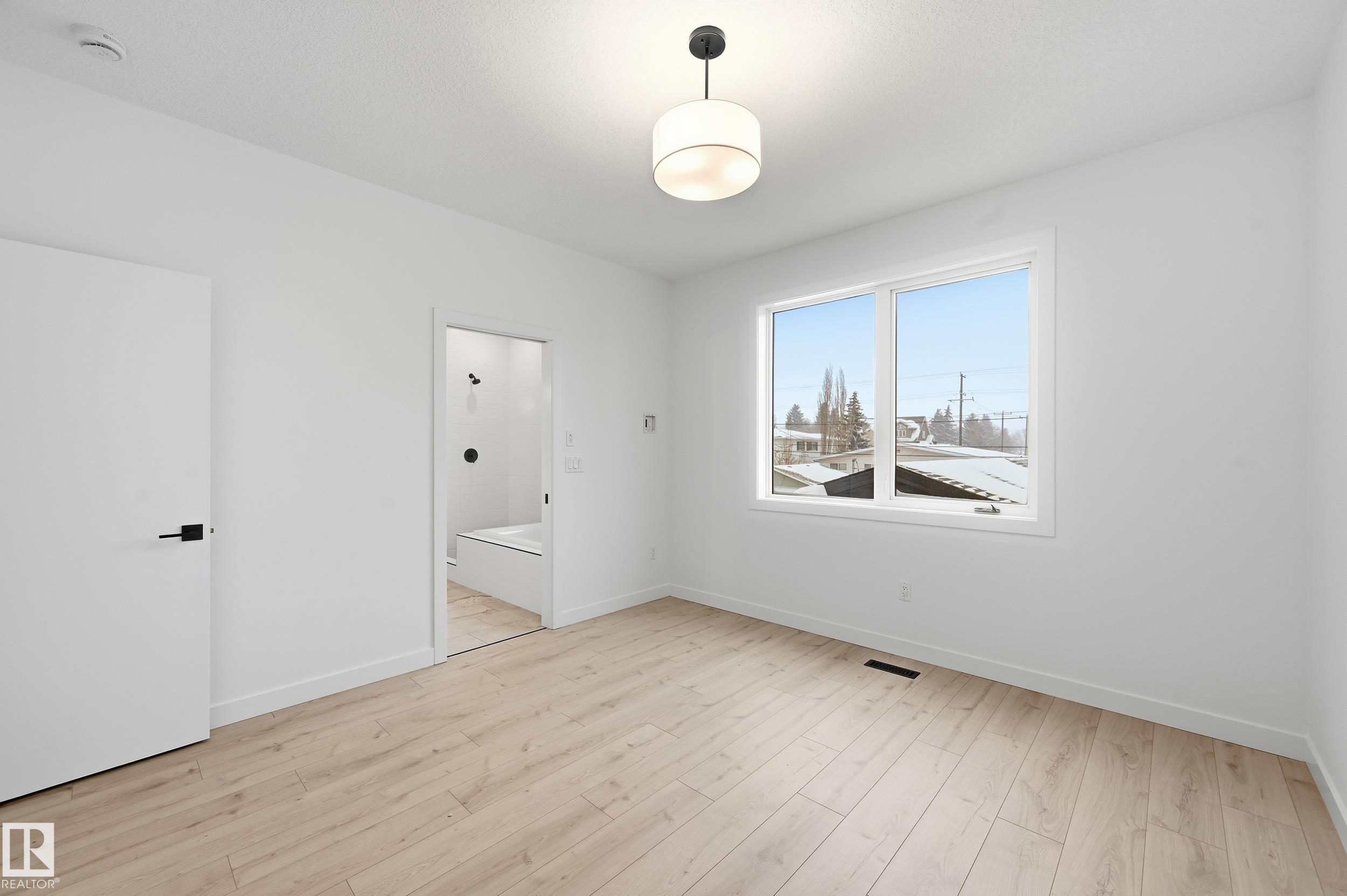 11121 51 ST NW