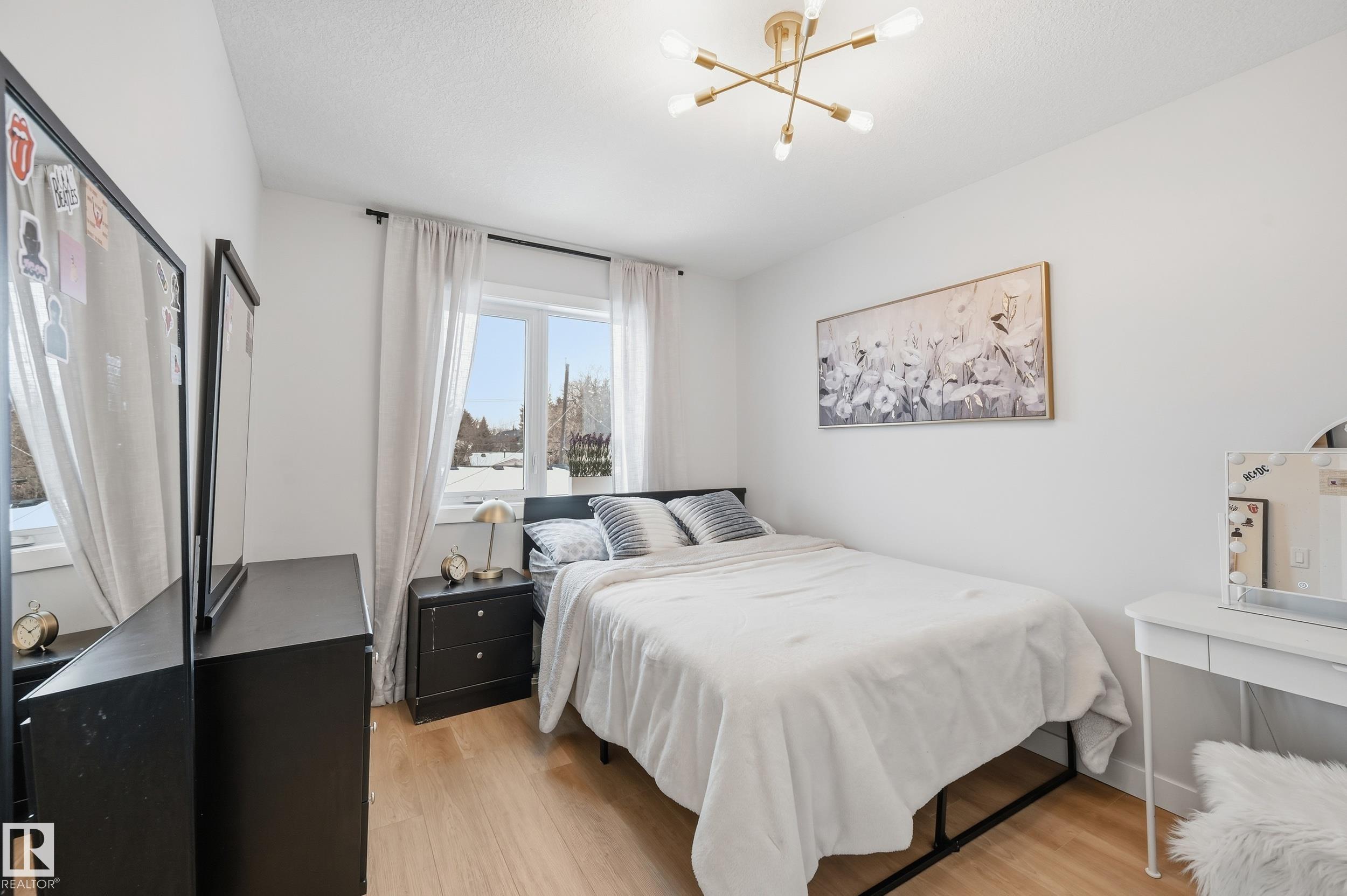 10736 149 ST NW