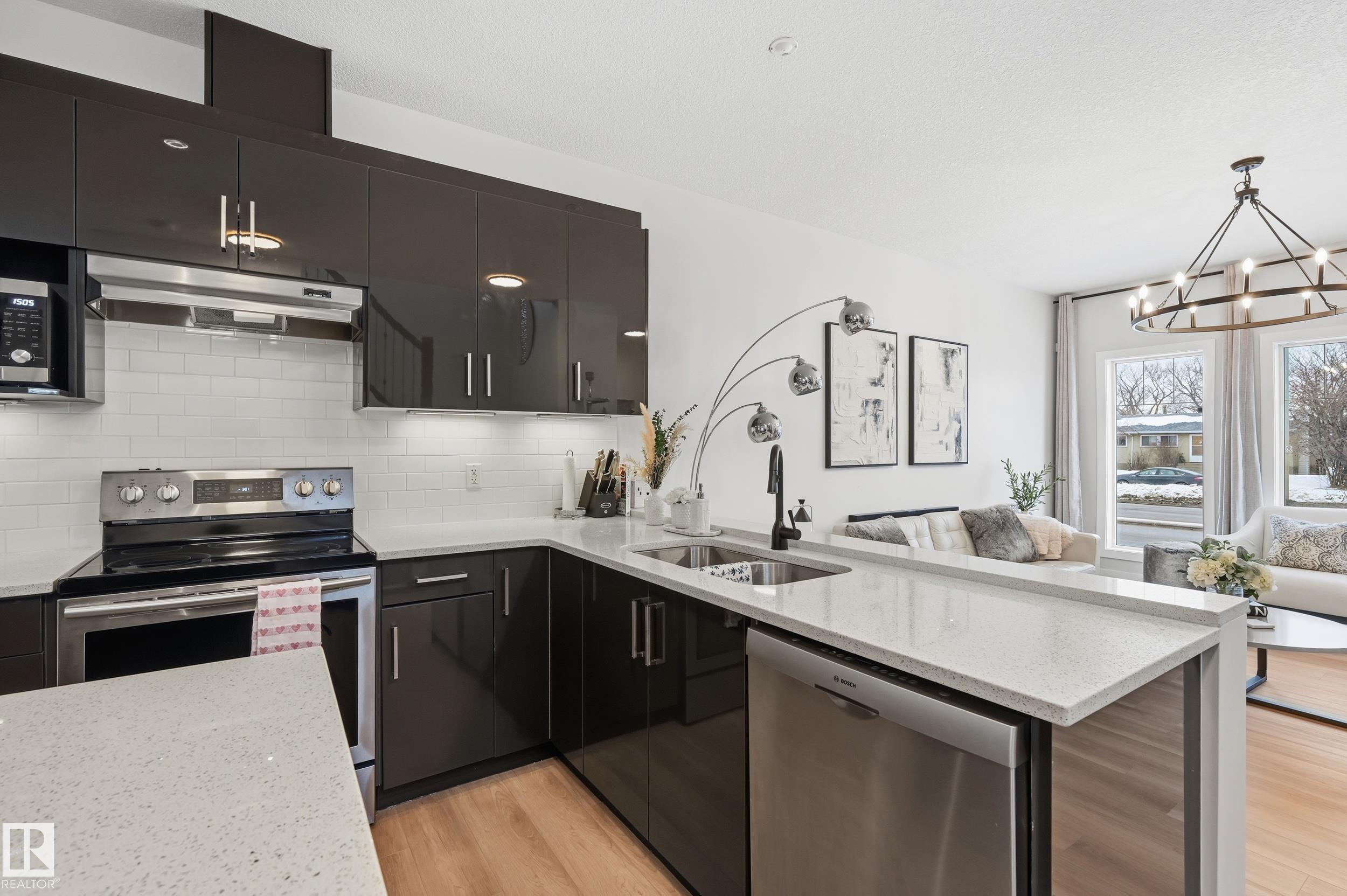10736 149 ST NW
