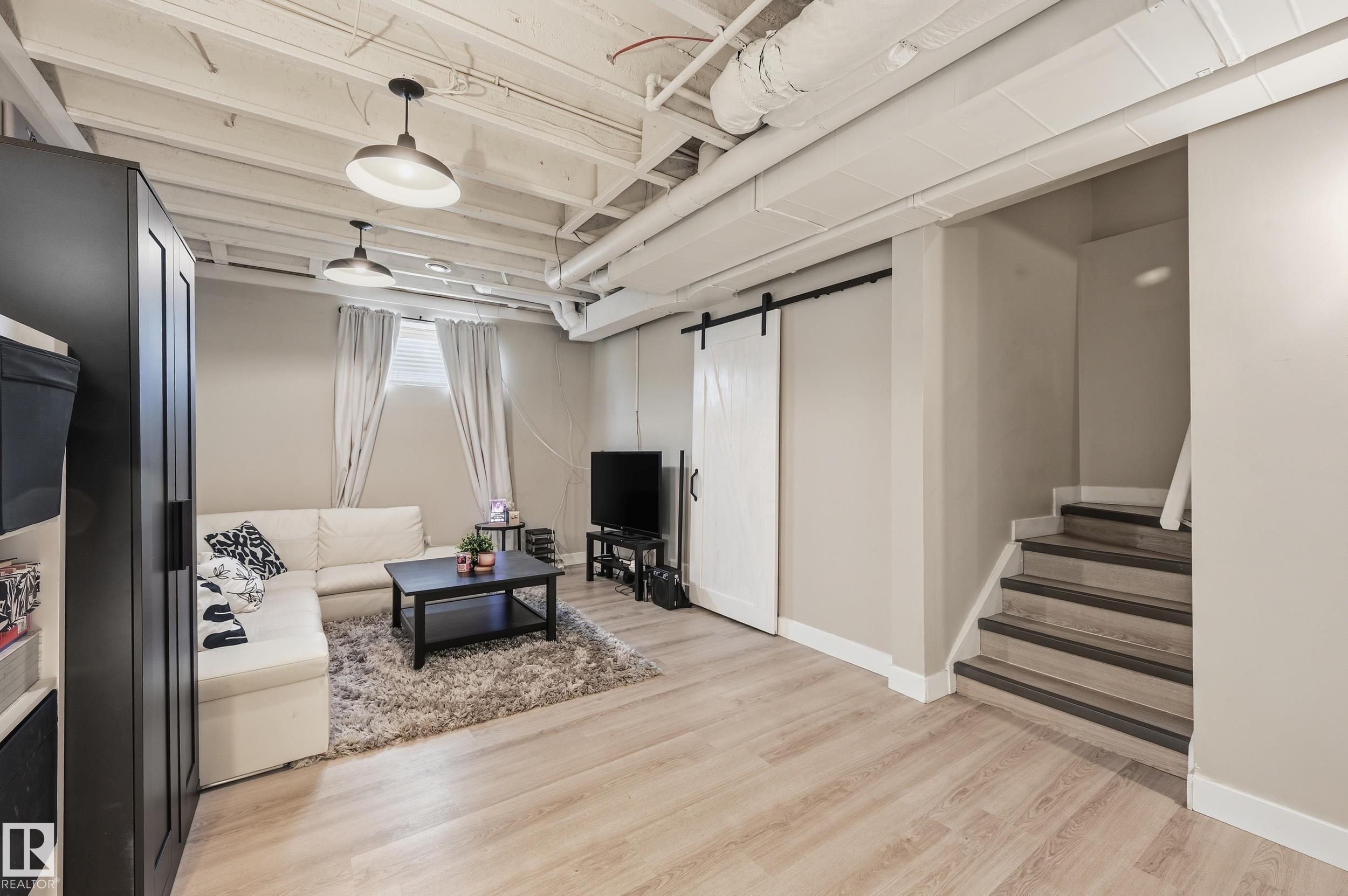 10736 149 ST NW