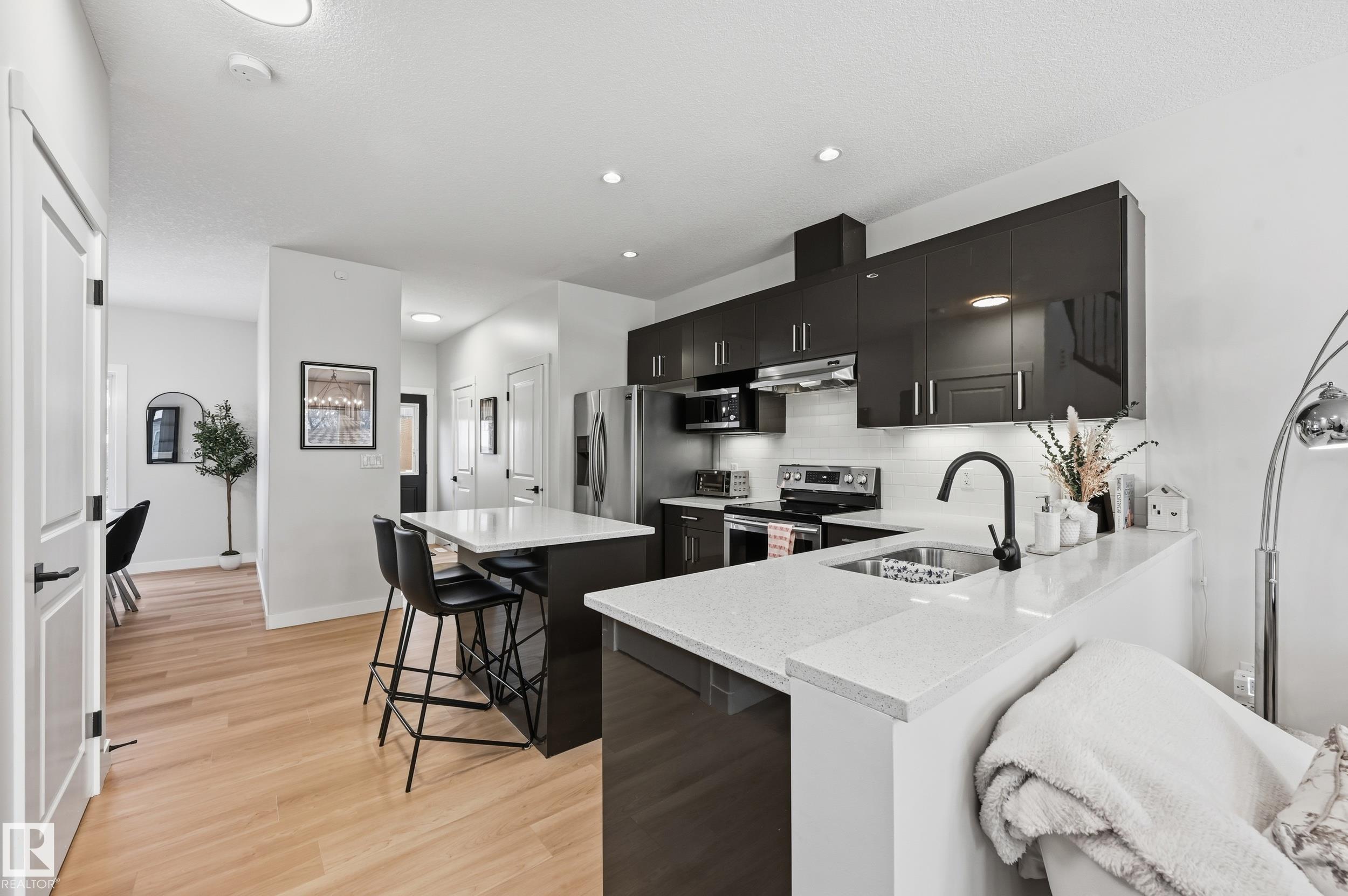 10736 149 ST NW