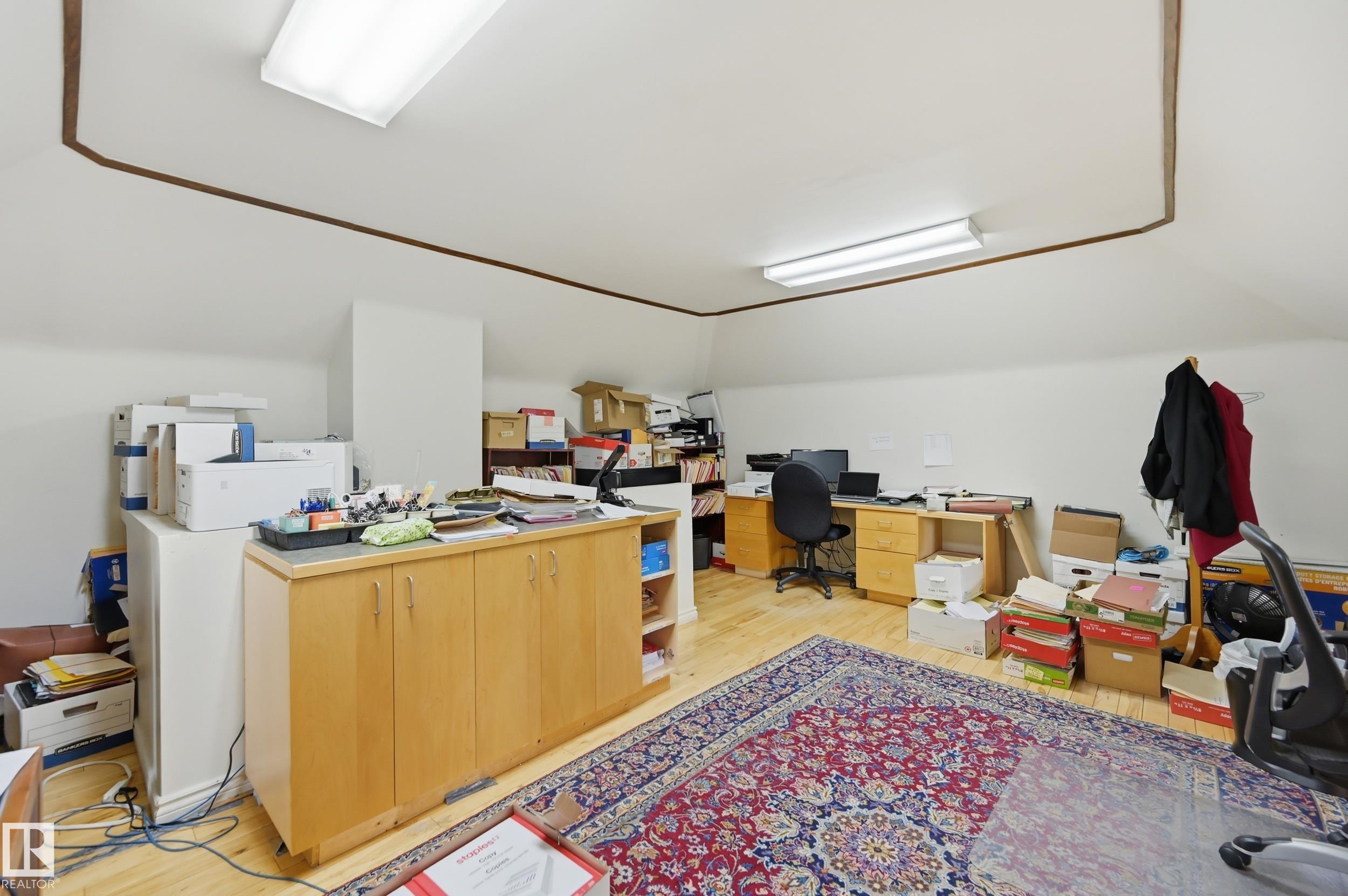 8520 104 ST NW