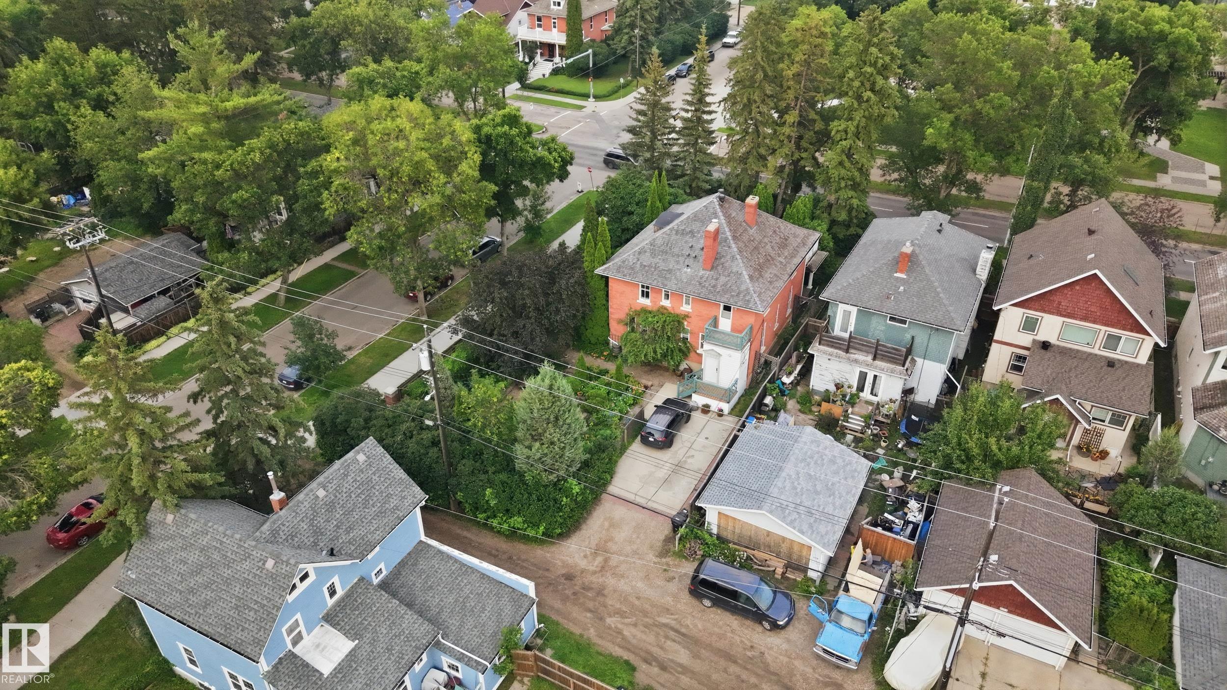 8520 104 ST NW