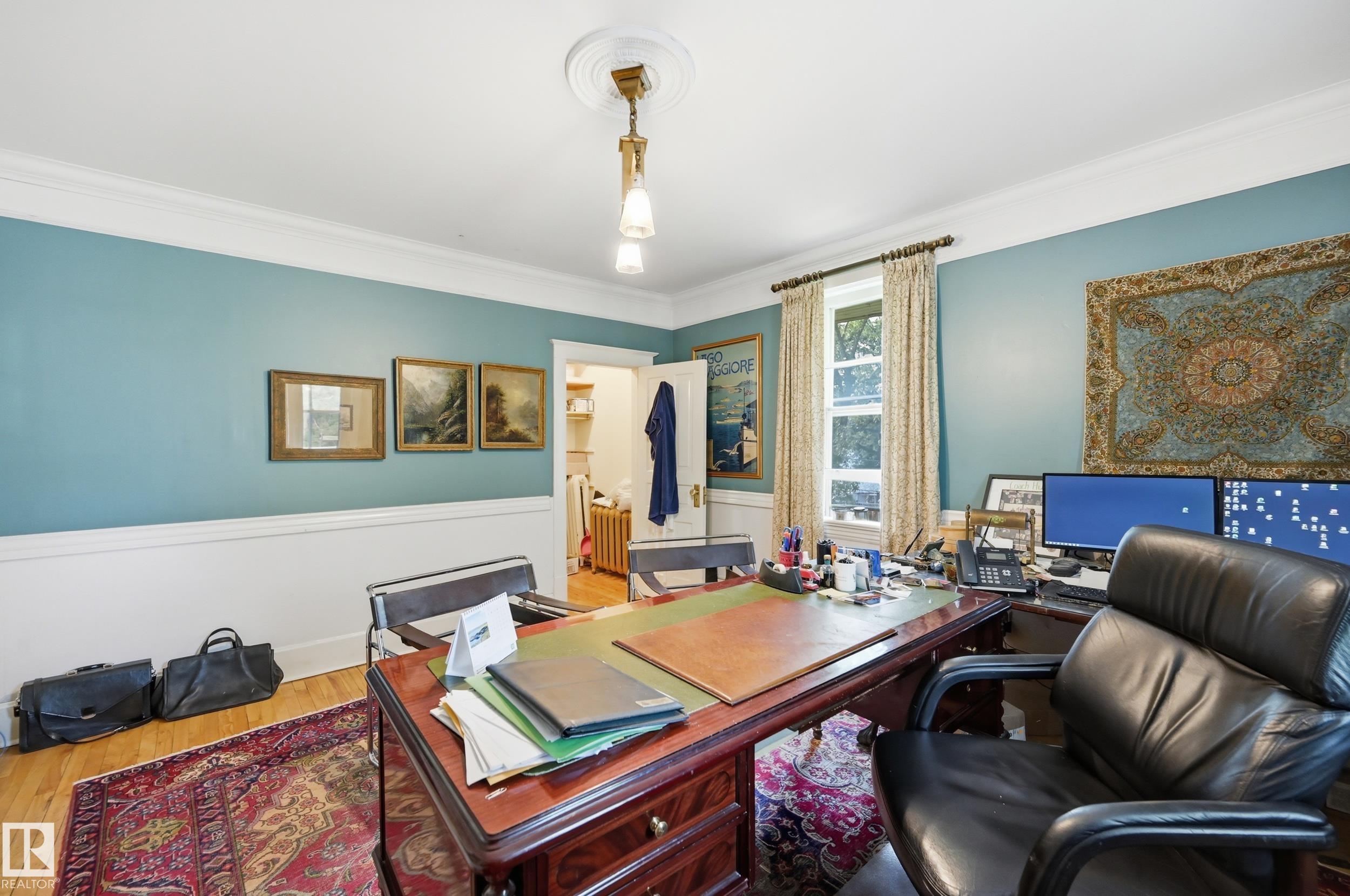 8520 104 ST NW