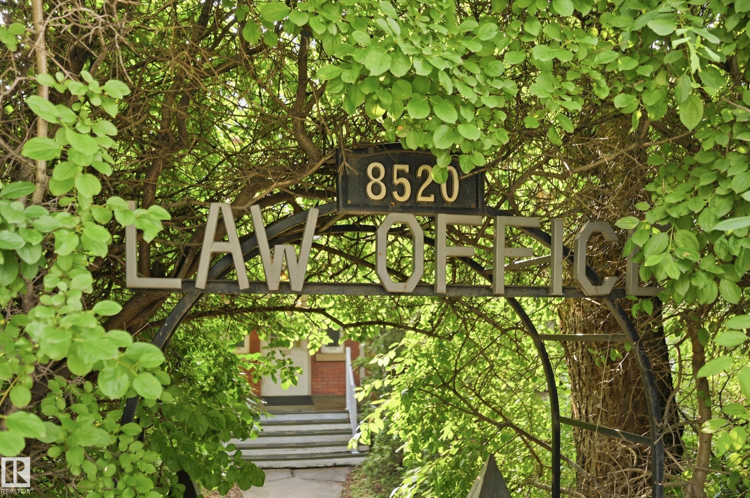 8520 104 ST NW
