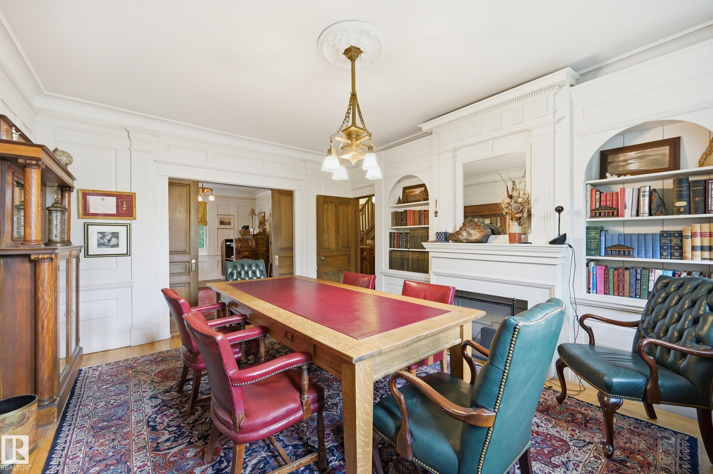 8520 104 ST NW