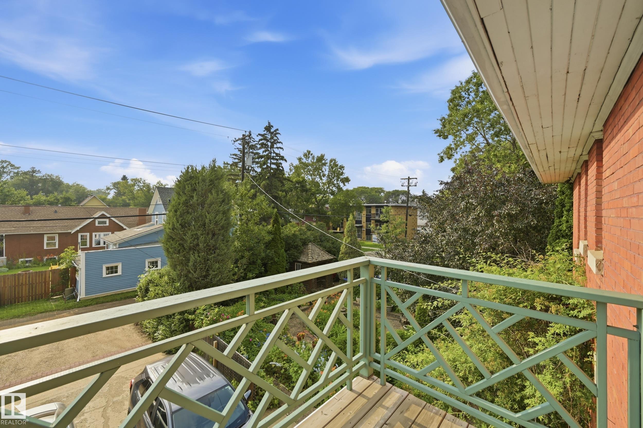 8520 104 ST NW