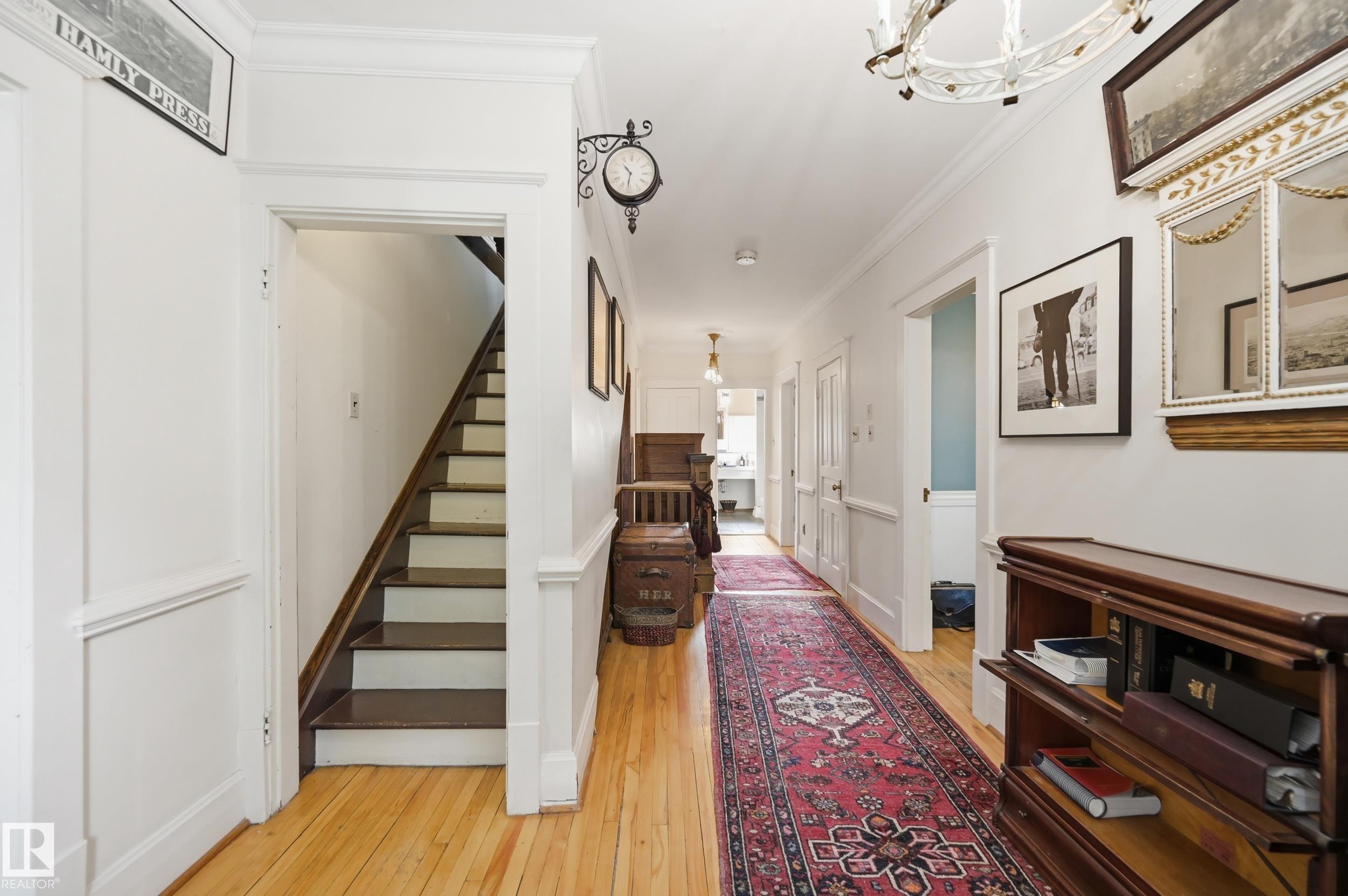 8520 104 ST NW