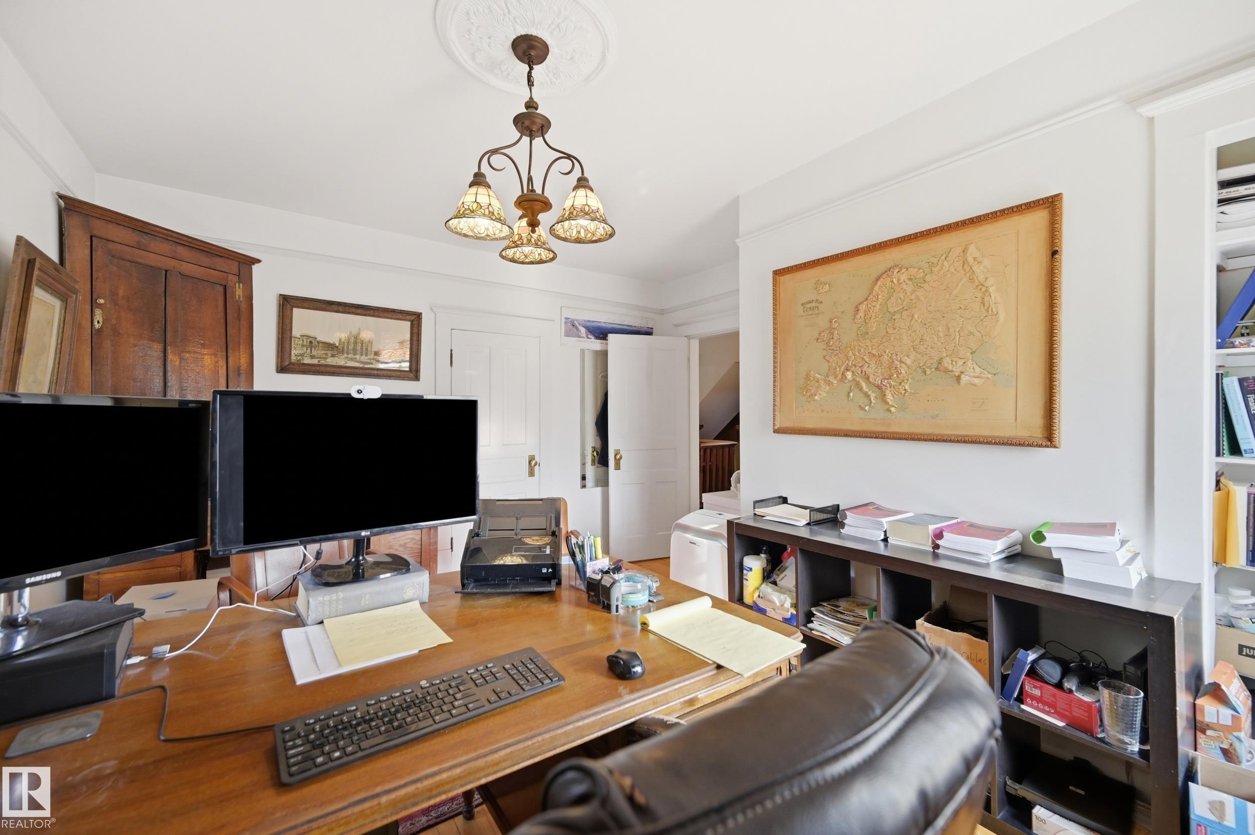 8520 104 ST NW