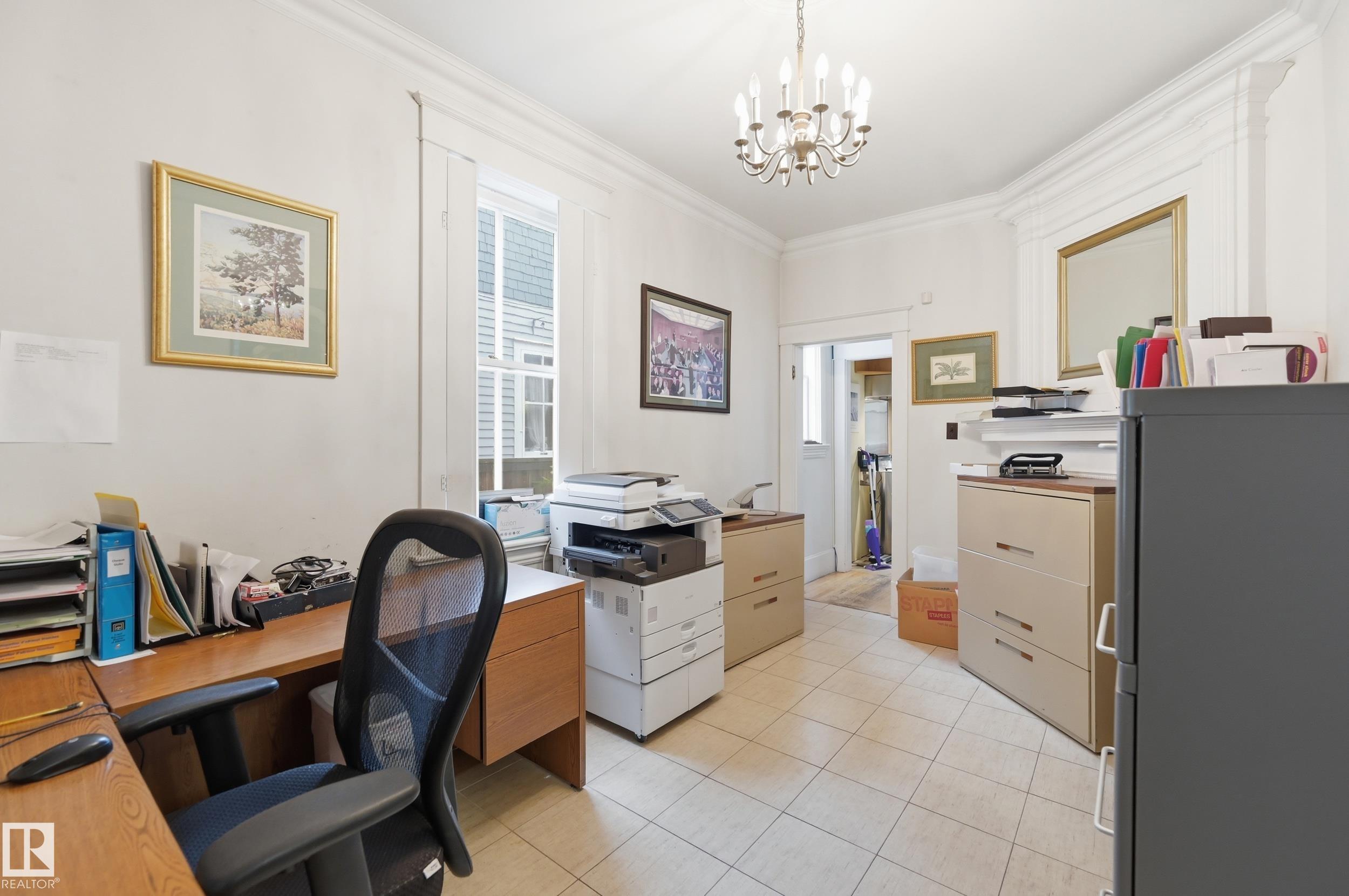 8520 104 ST NW