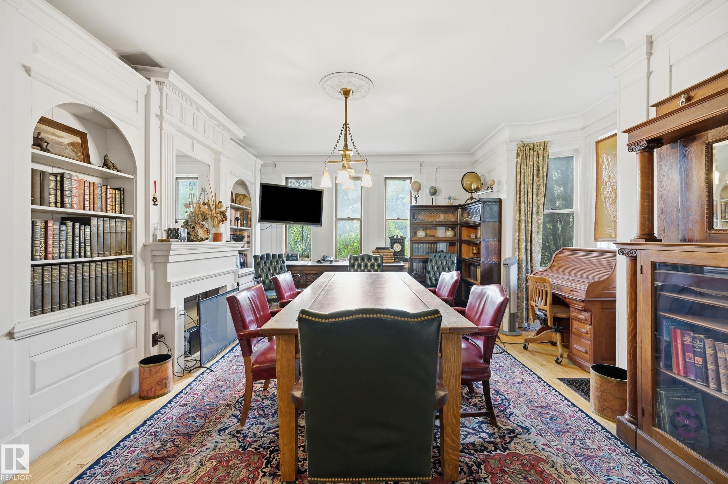 8520 104 ST NW