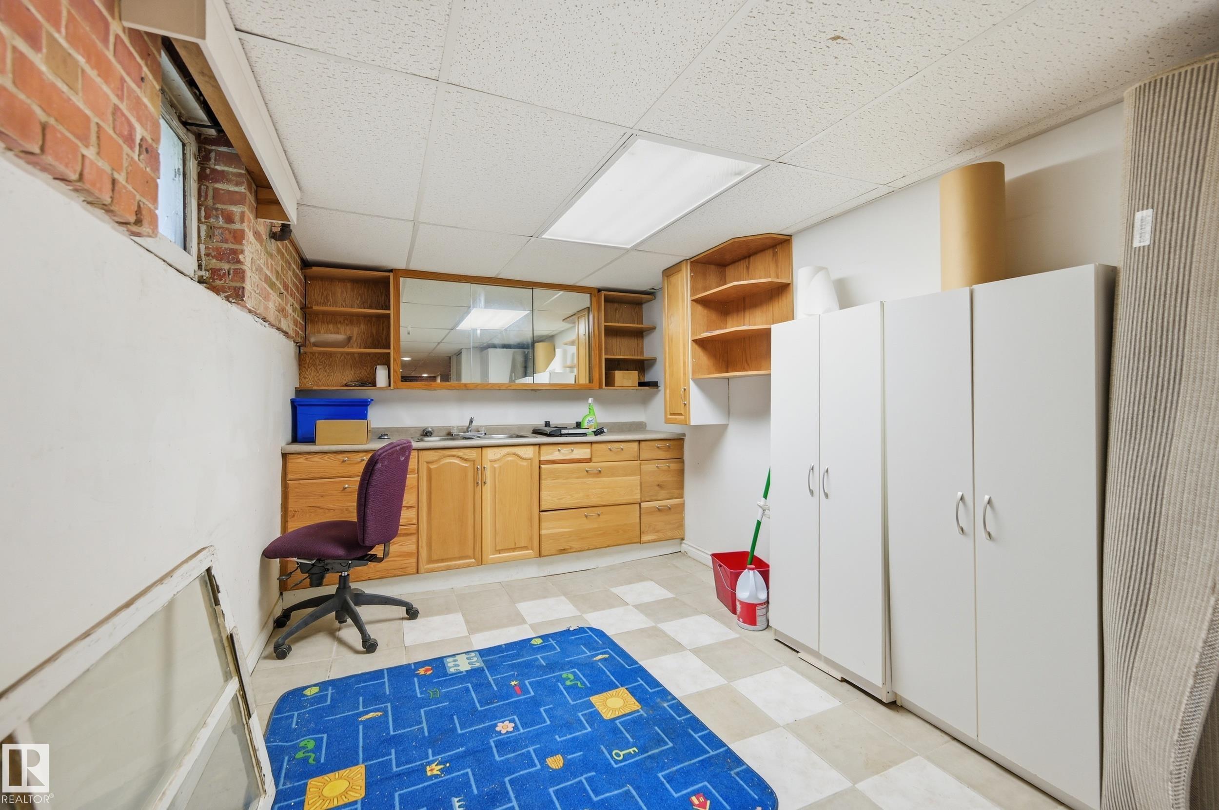 8520 104 ST NW