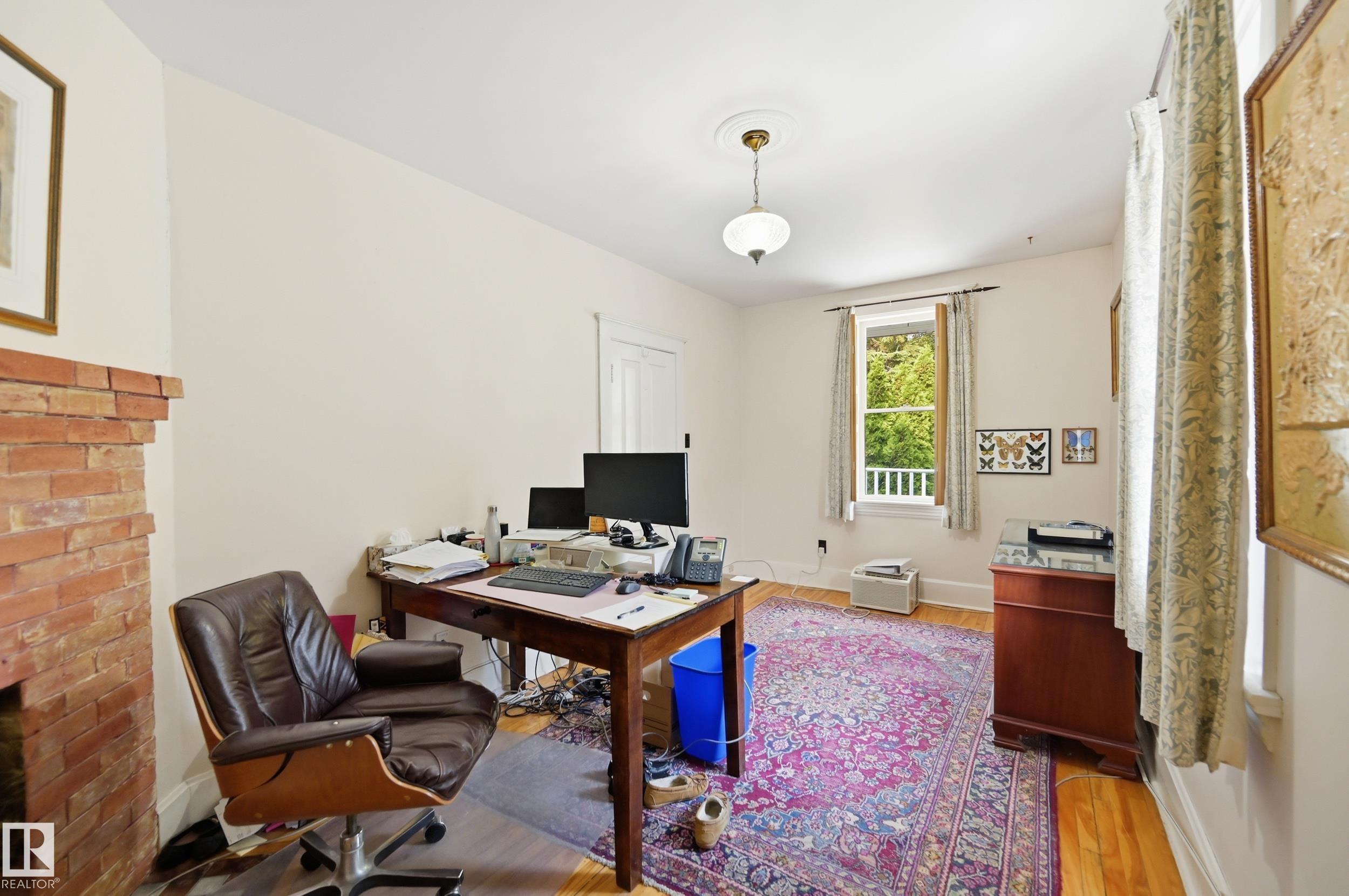 8520 104 ST NW