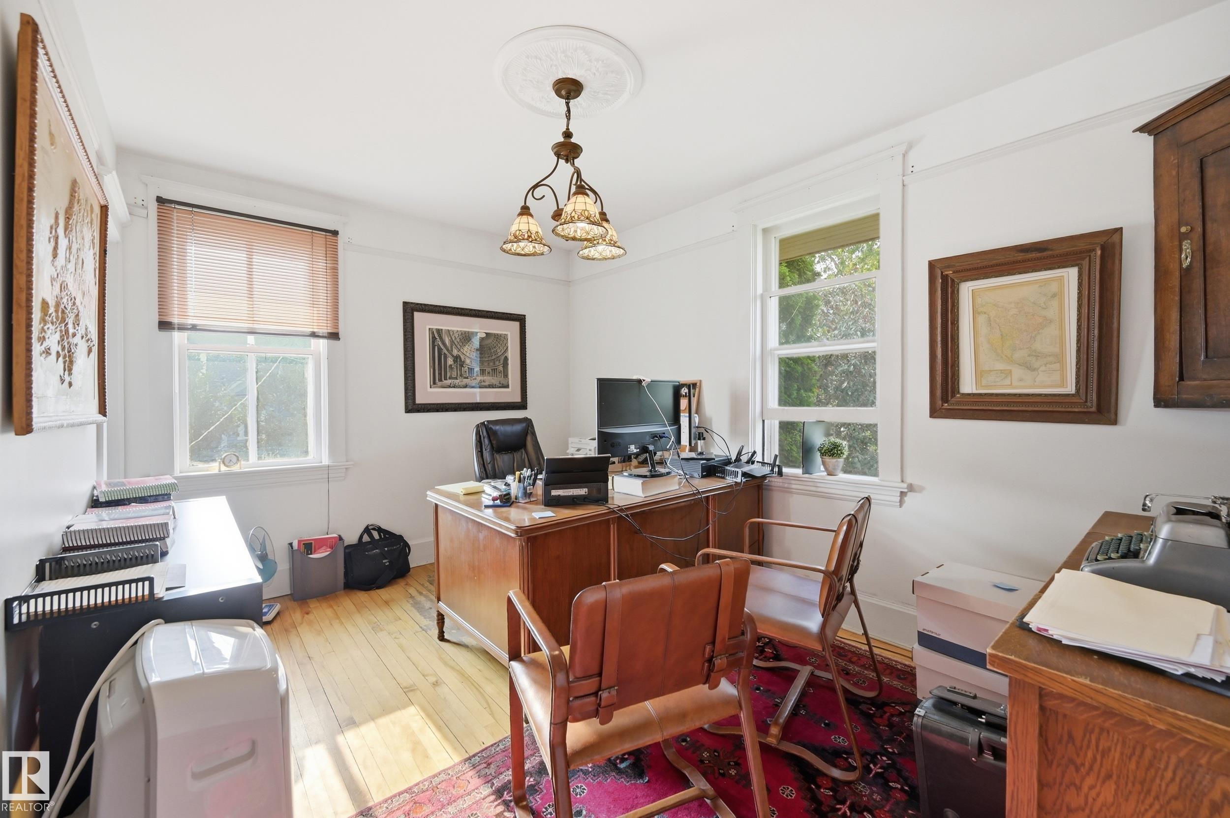 8520 104 ST NW