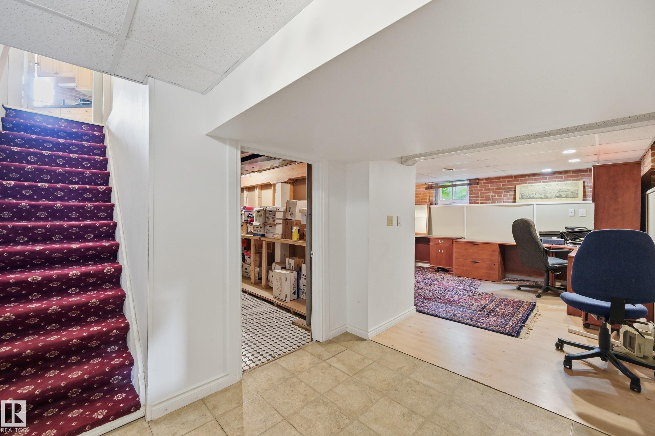 8520 104 ST NW