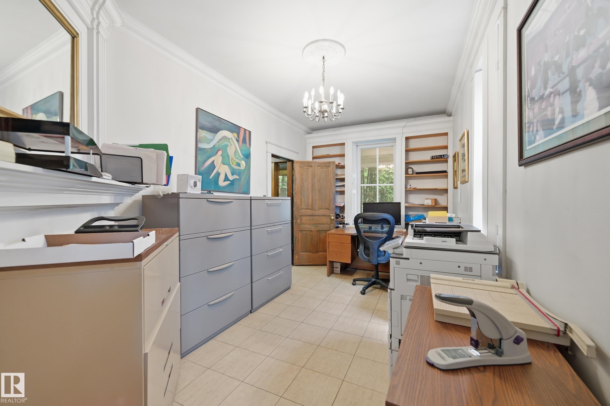 8520 104 ST NW