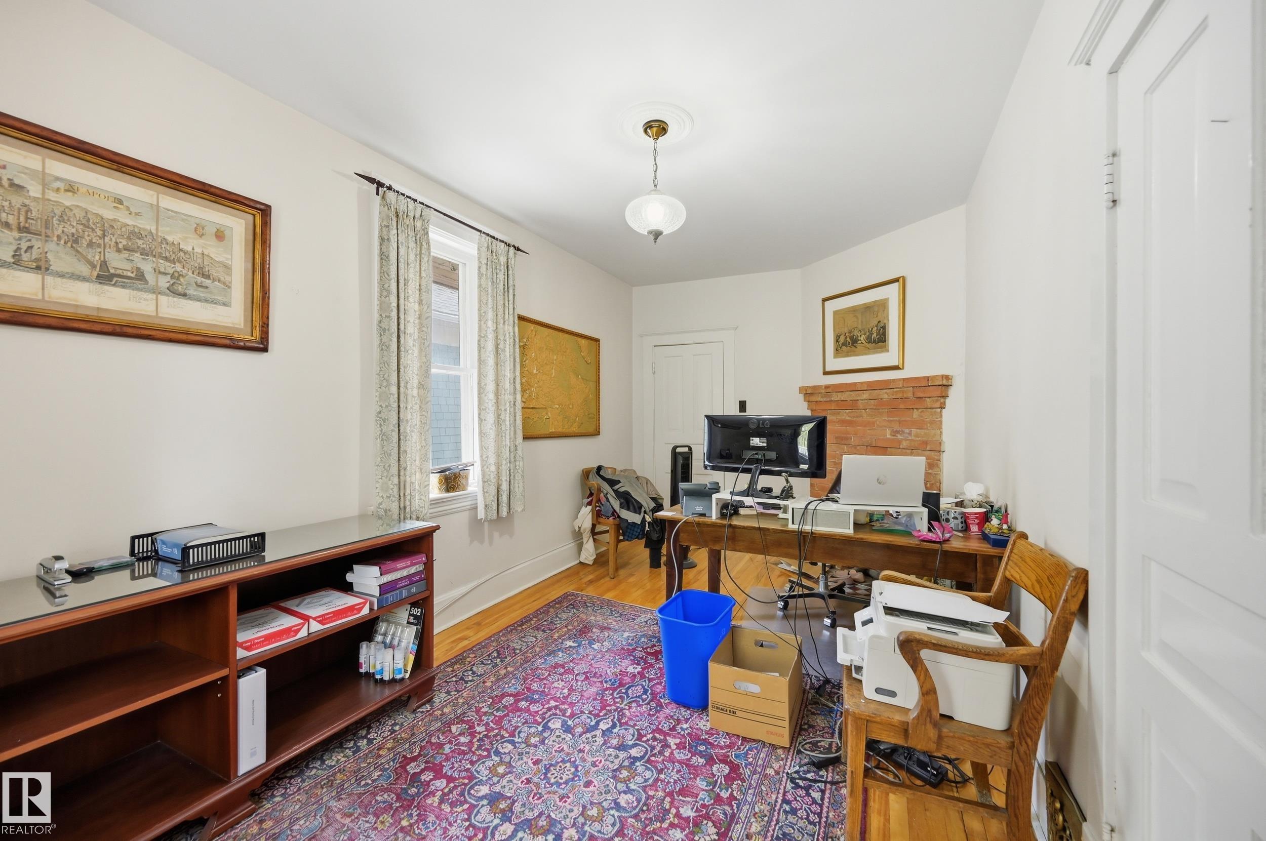 8520 104 ST NW