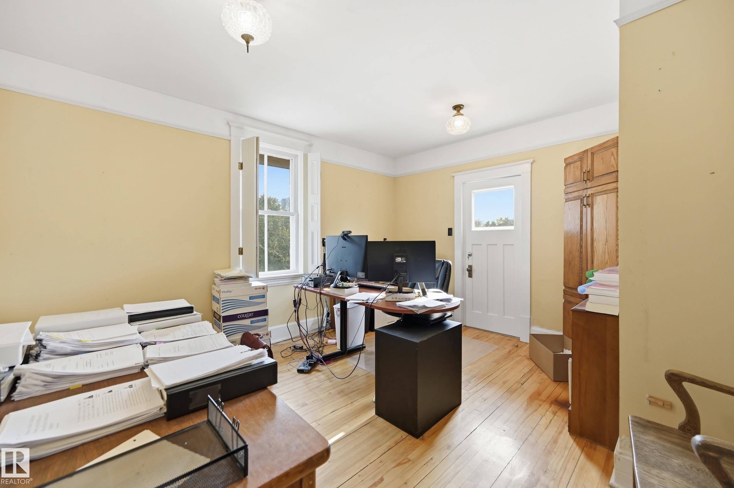 8520 104 ST NW